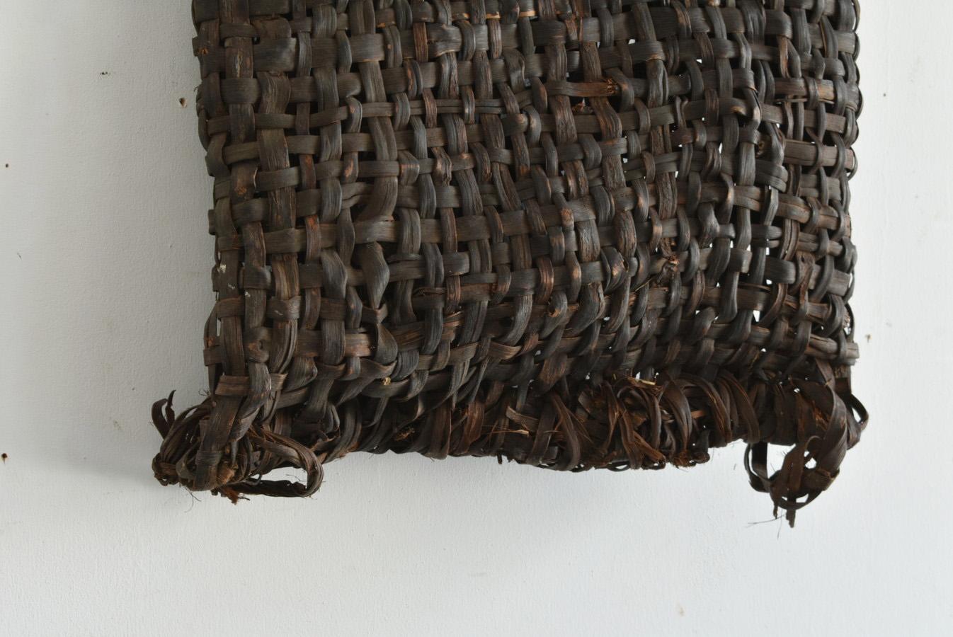 Meiji Japanese antique basket woven with grape vines/1868-1920/Vase on the wall/mingei For Sale