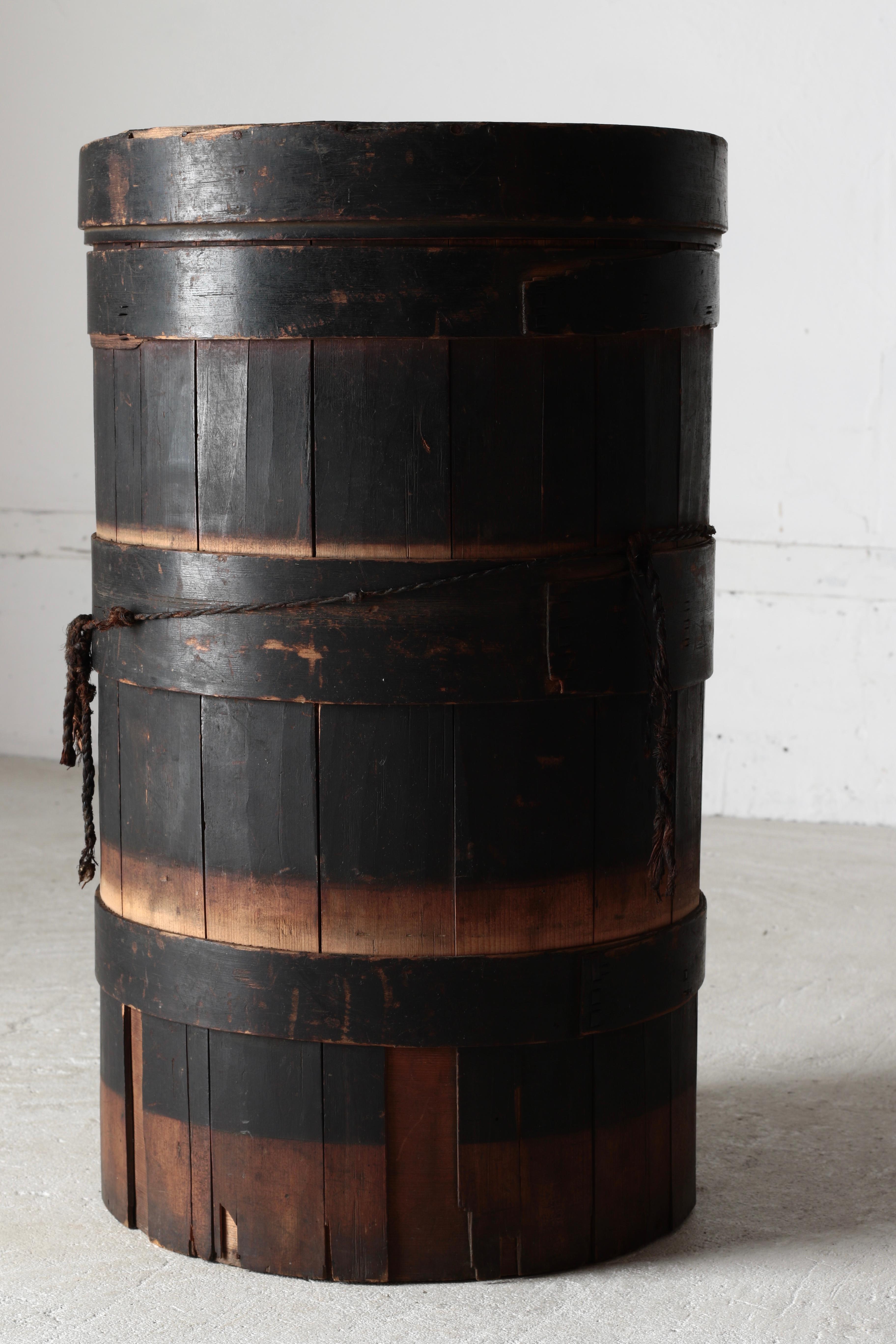 This is an old piece of Japanese bentwood craft.

A bentwood container is made by bending very thin boards of cypress or cedar into a circular or oval shape and attaching a base. The joints between the boards are sewn together with strips of cherry