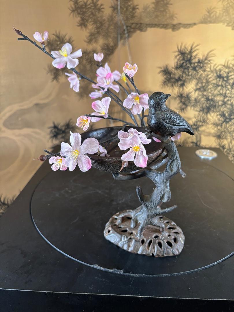 Japanese Antique Bird Dish  - Hard To Find In Good Condition For Sale In South Burlington, VT