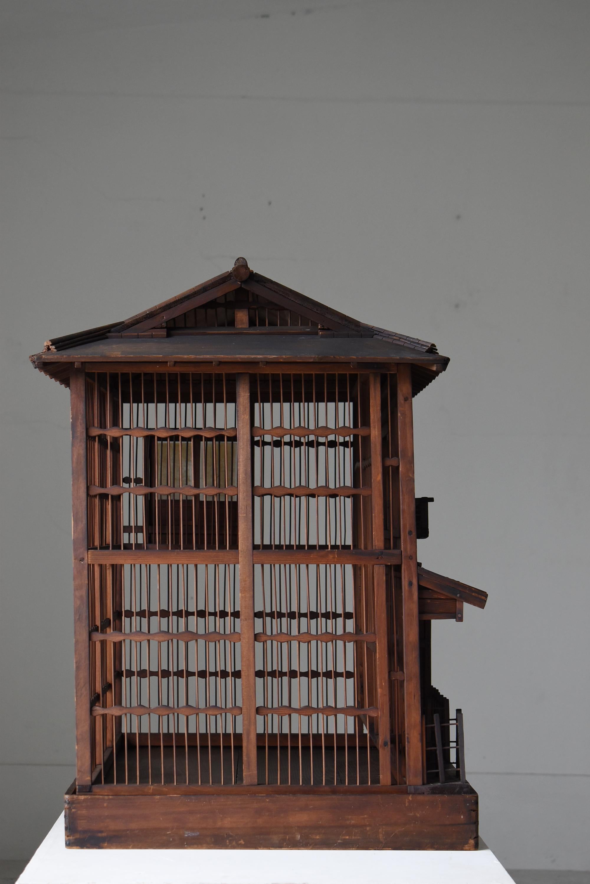 Gabbia per uccelli antica giapponese ispirata a una casa tradizionale Machiya degli anni 1920-1940 In condizioni buone in vendita a Chōsei District Nagara, JP
