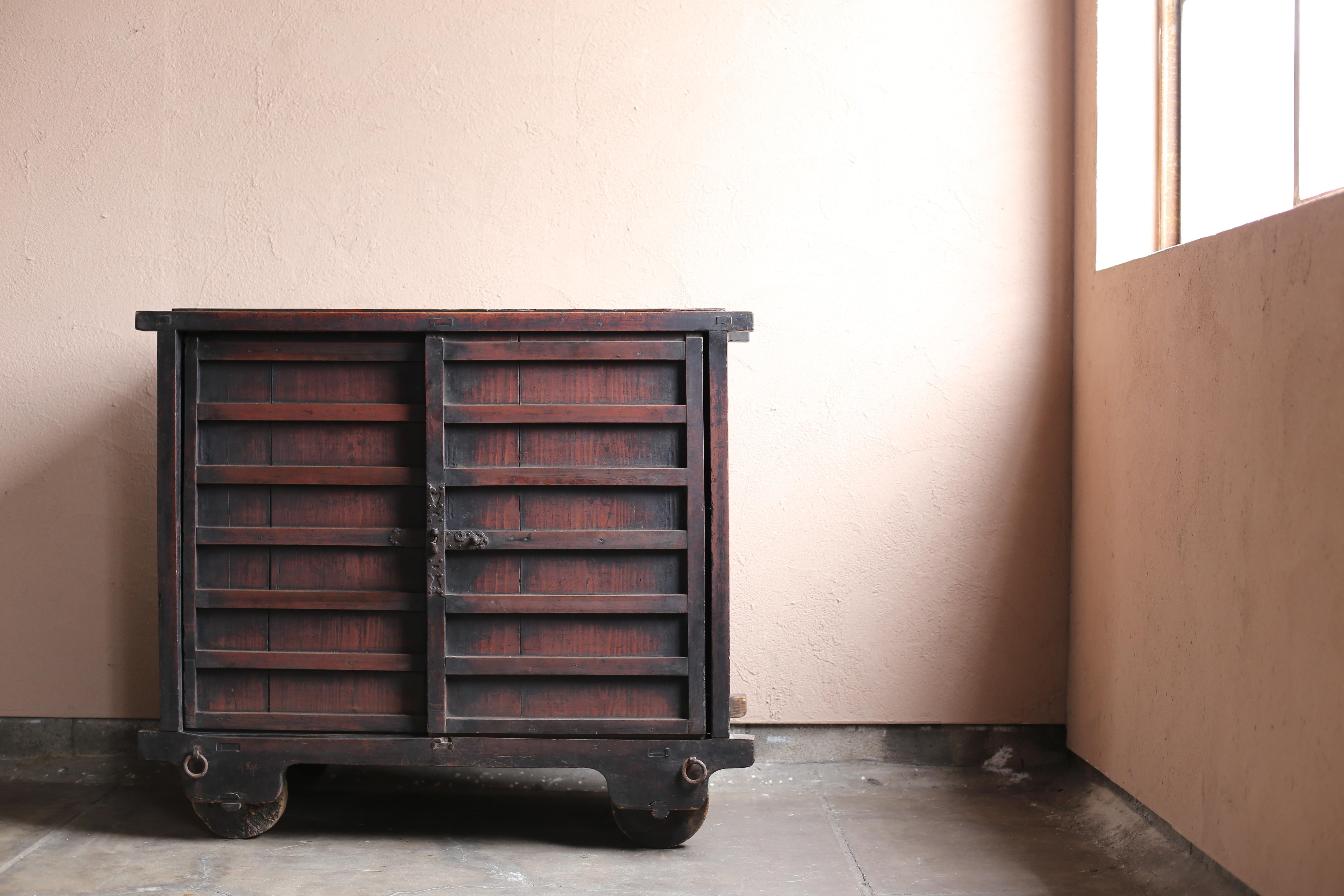 Edo BK Antiques giapponese, enorme Tansu 1800s-1860s / Armadietto Credenza Wabi Sabi in vendita