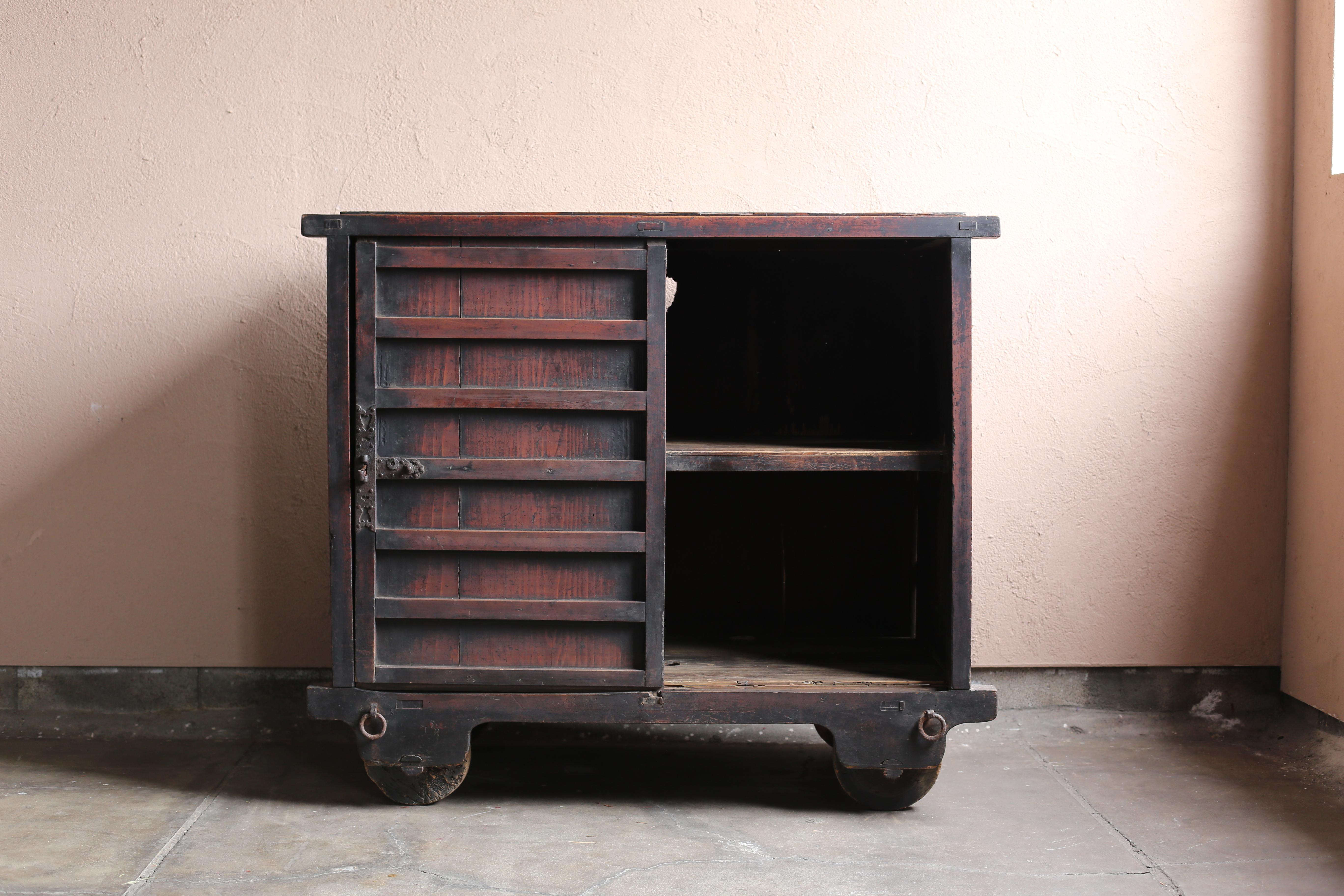 Giapponese BK Antiques giapponese, enorme Tansu 1800s-1860s / Armadietto Credenza Wabi Sabi in vendita