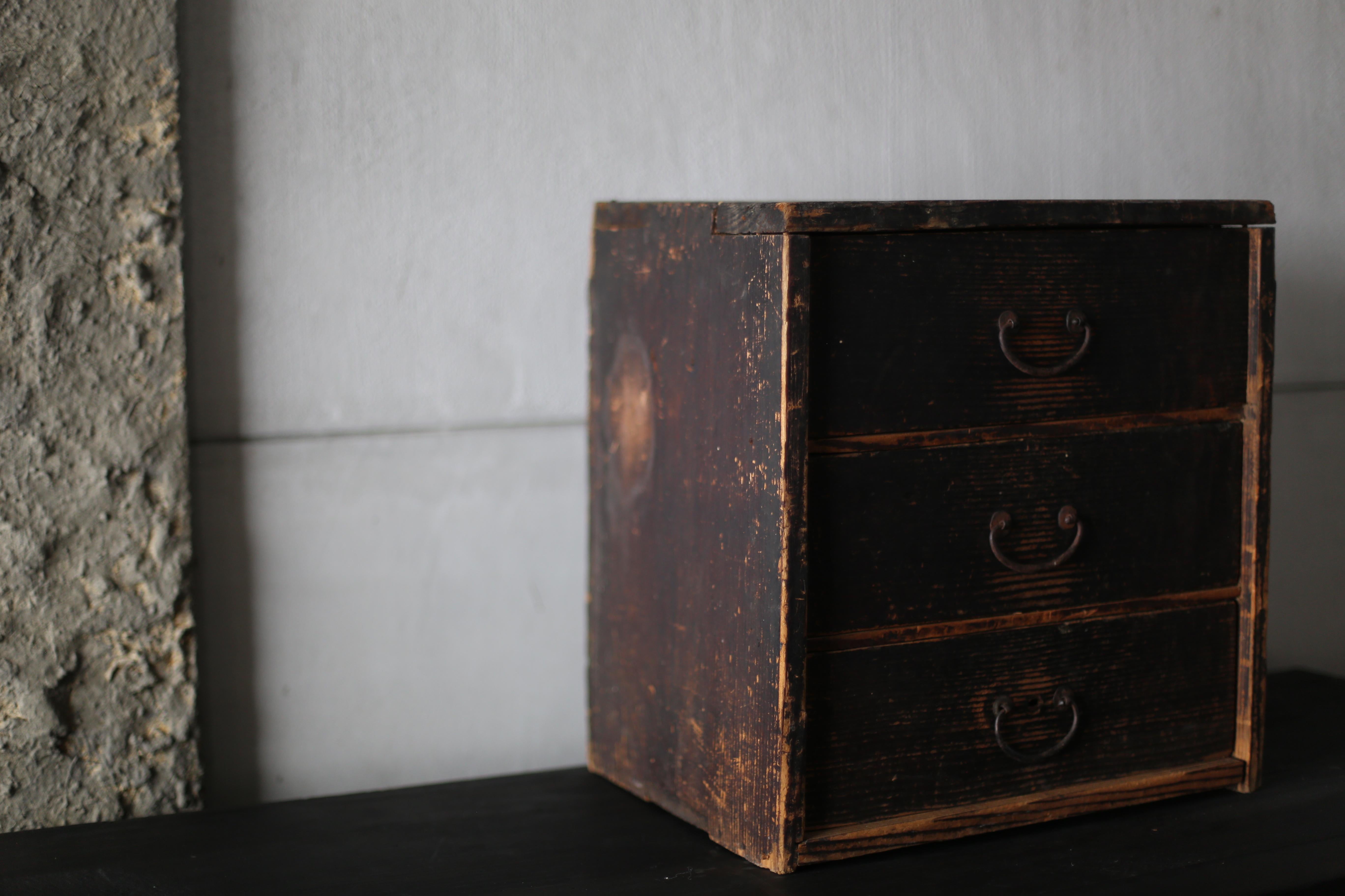 Japanische Antiquitäten BK Kleine Schublade 1860er-1900er Jahre / Tansu Lagerung Wabisabi im Zustand „Gut“ im Angebot in Sammu-shi, Chiba