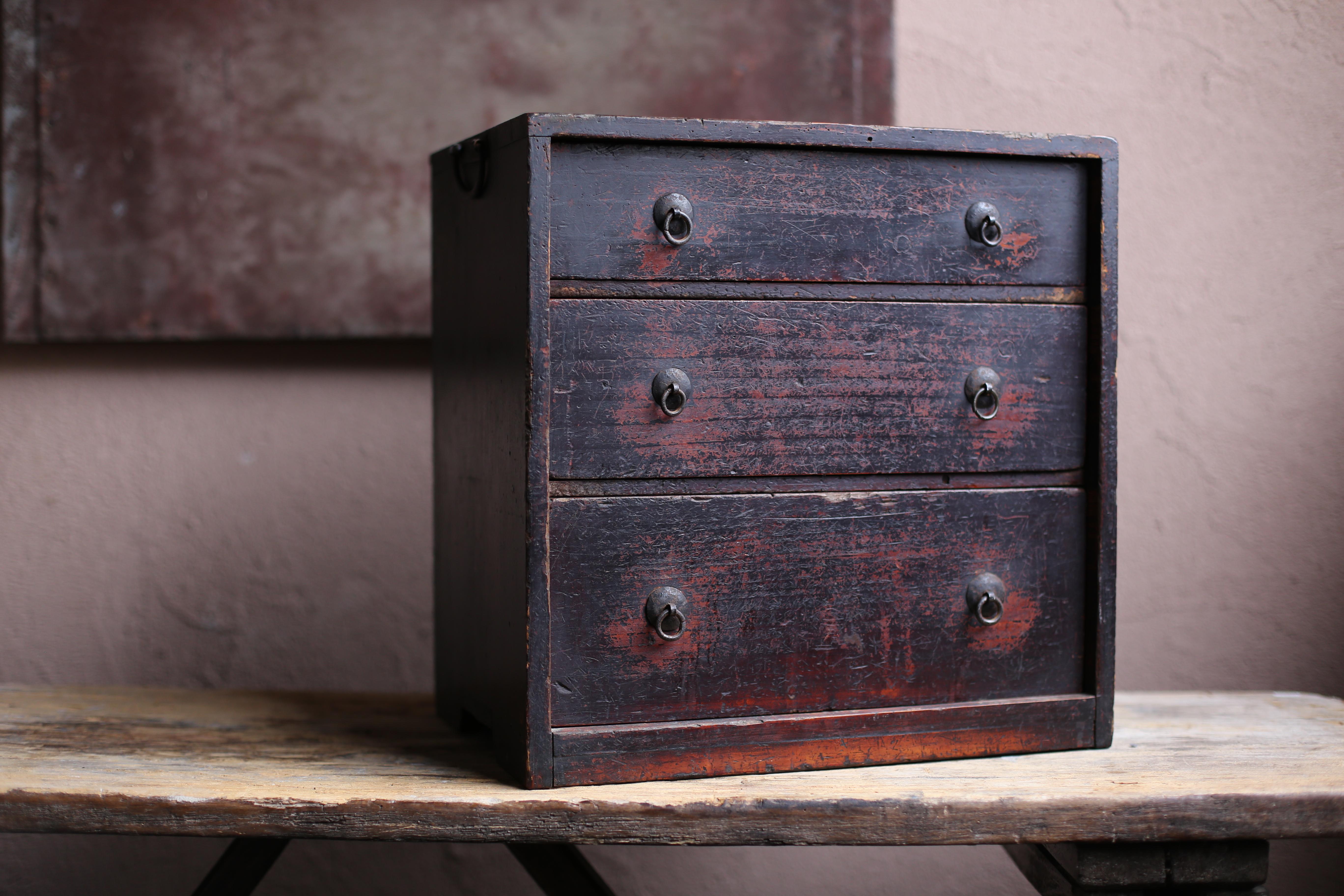 Japanische Antiquitäten BK Kleine Schublade 1860er-1900er Jahre / Tansu Lagerung Wabisabi im Zustand „Gut“ im Angebot in Sammu-shi, Chiba