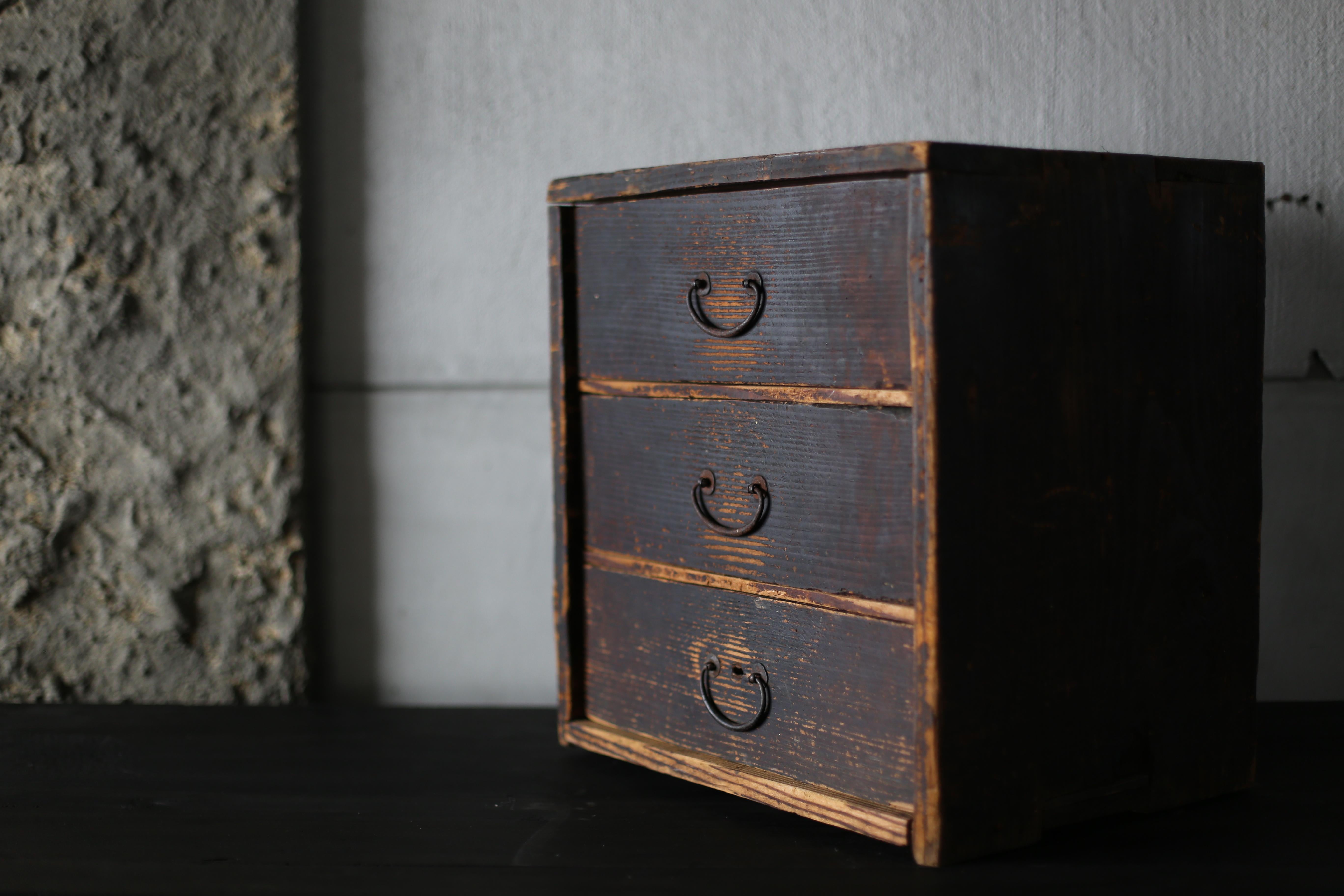 Japanische Antiquitäten BK Kleine Schublade 1860er-1900er Jahre / Tansu Lagerung Wabisabi (20. Jahrhundert) im Angebot