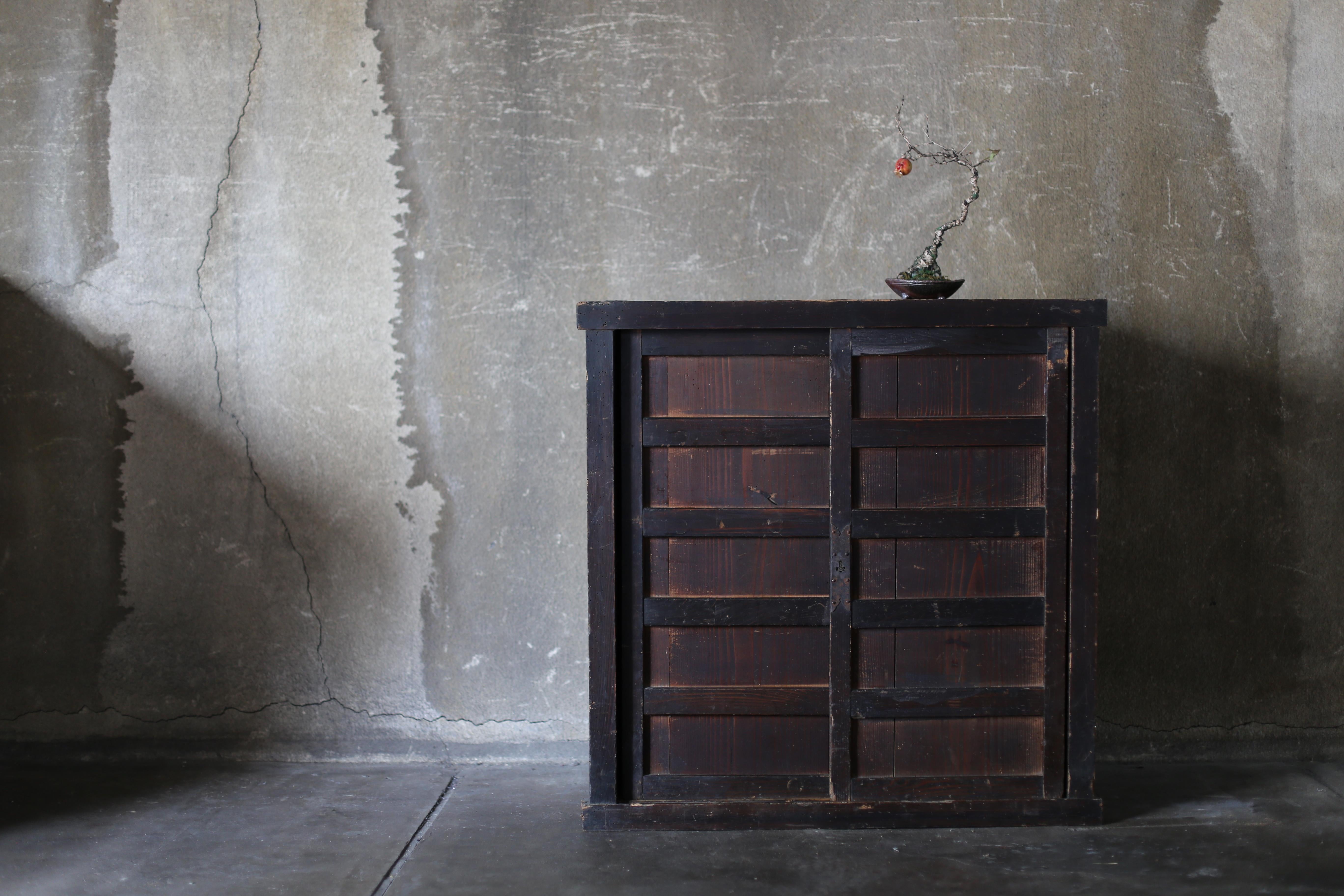 BK Antiques Tansu giapponese del 1860-1900 ① / Cabinet Sideboard Wabi Sabi in vendita 8