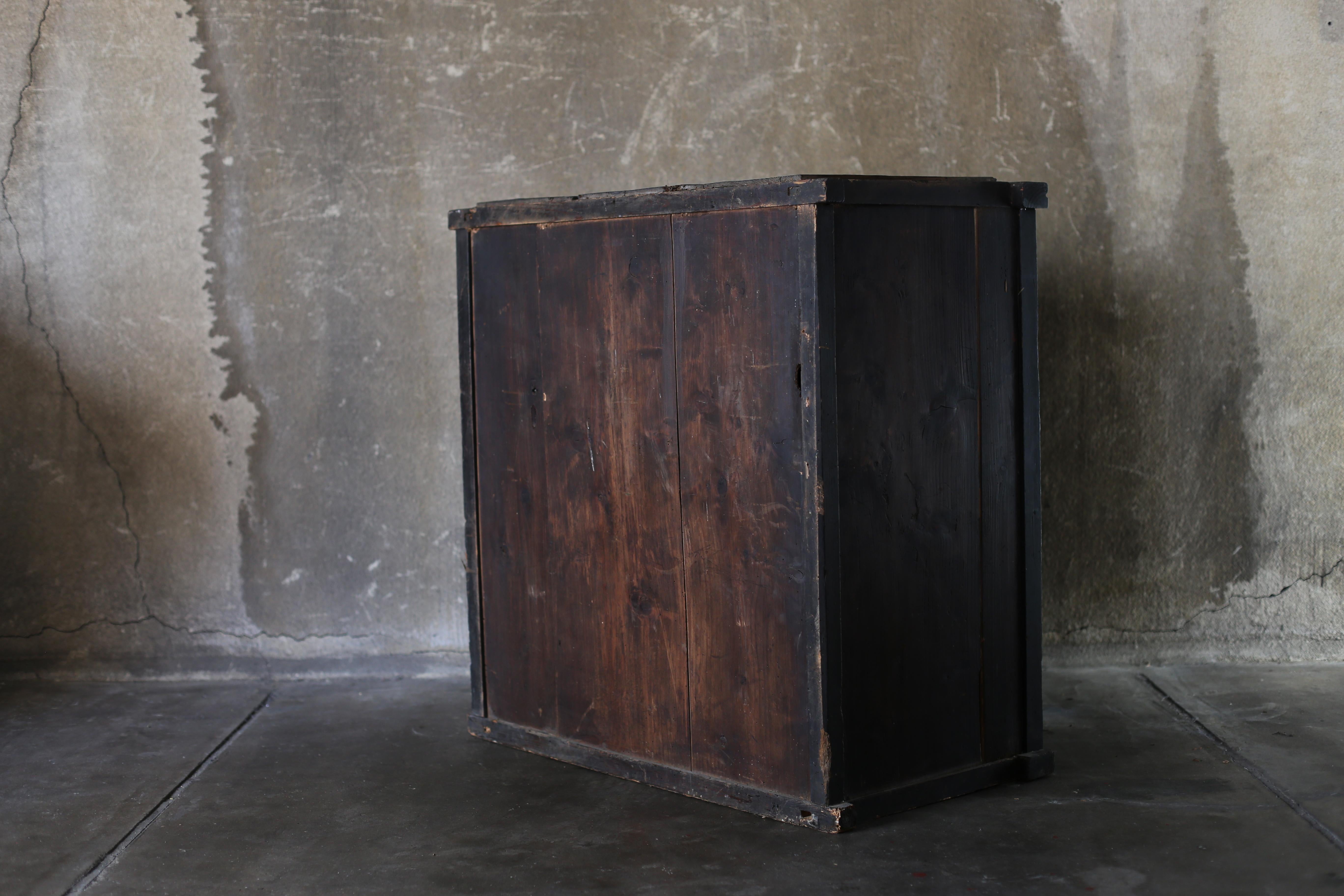 XX secolo BK Antiques Tansu giapponese del 1860-1900 ③ / Mobile Credenza Wabi Sabi in vendita