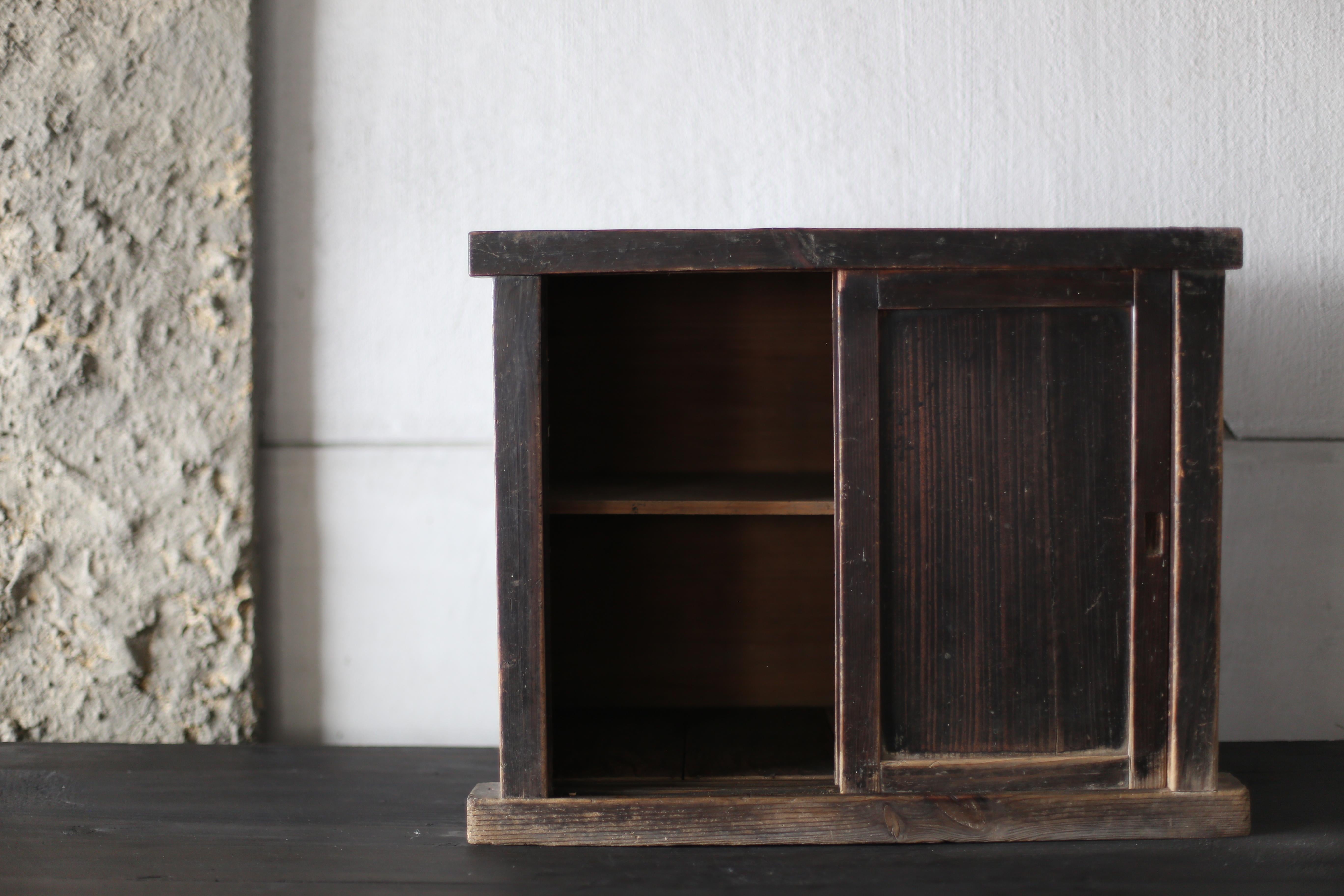 Giapponese BK Antiques giapponese Tansu 1860-1900 / Credenza Cabinet Wabi Sabi in vendita