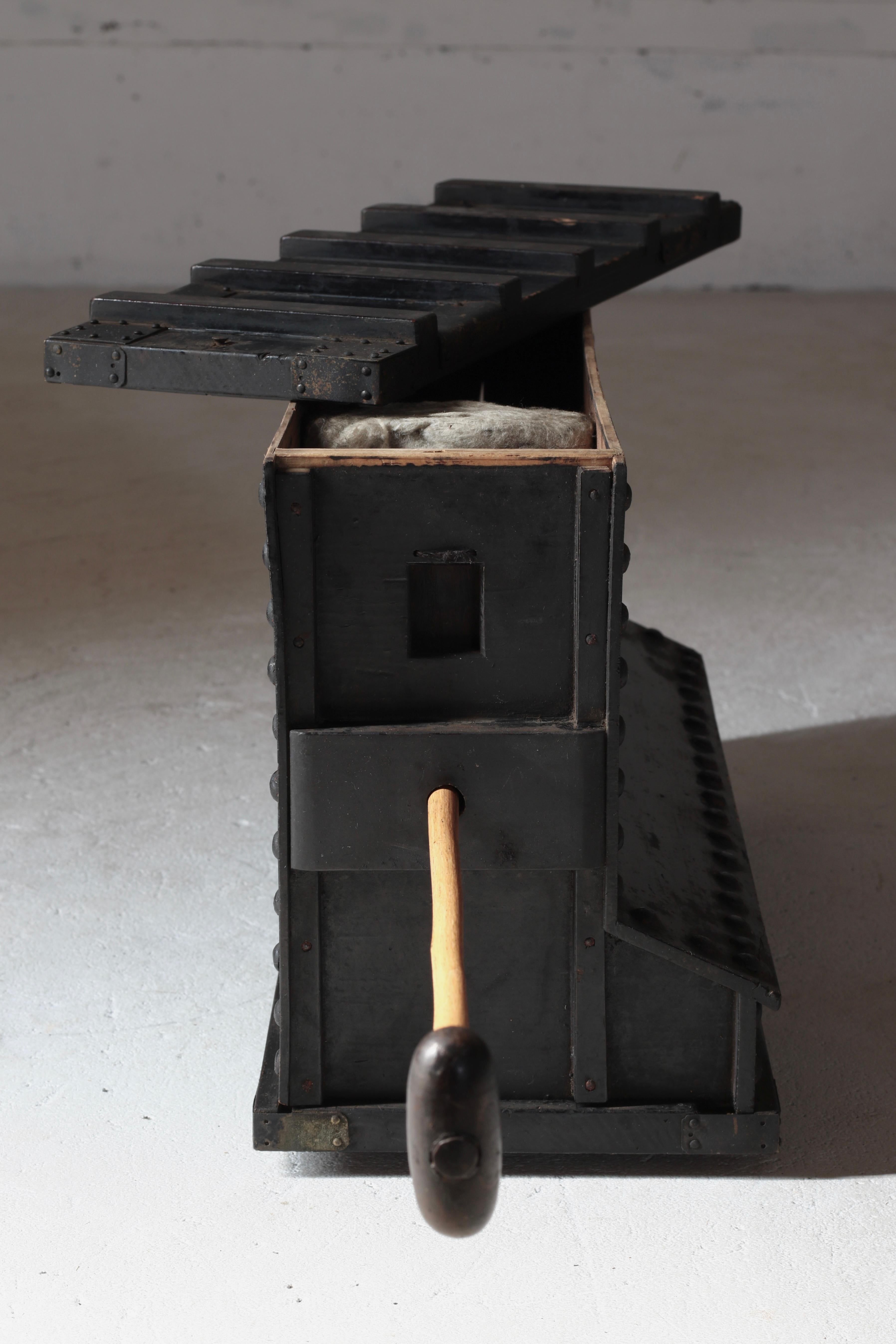 Japanese Antique Black Bellows / An objet d'art / 1868-1912s / Wabi-Sabi Mingei For Sale 3