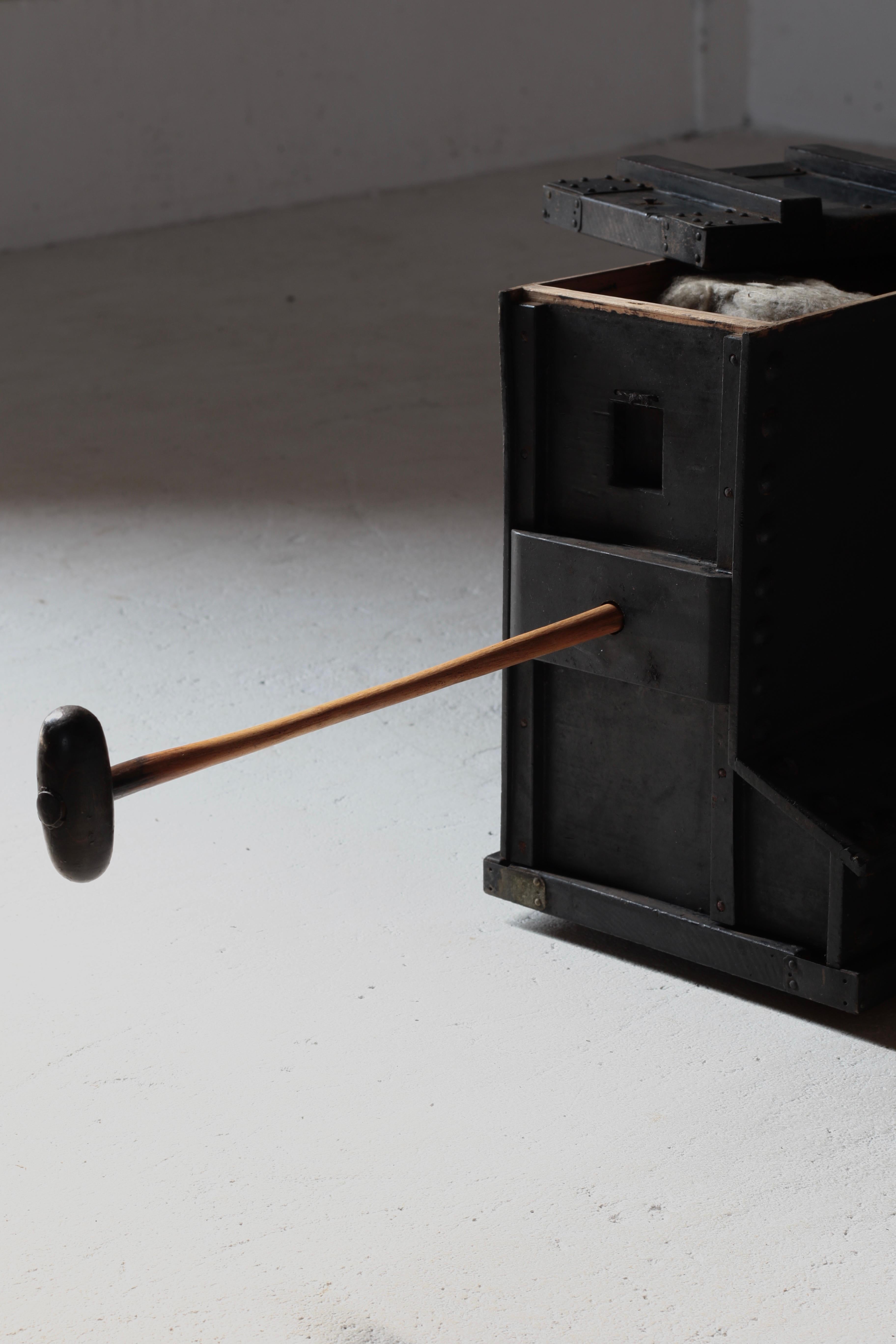 Japanese Antique Black Bellows / An objet d'art / 1868-1912s / Wabi-Sabi Mingei For Sale 4