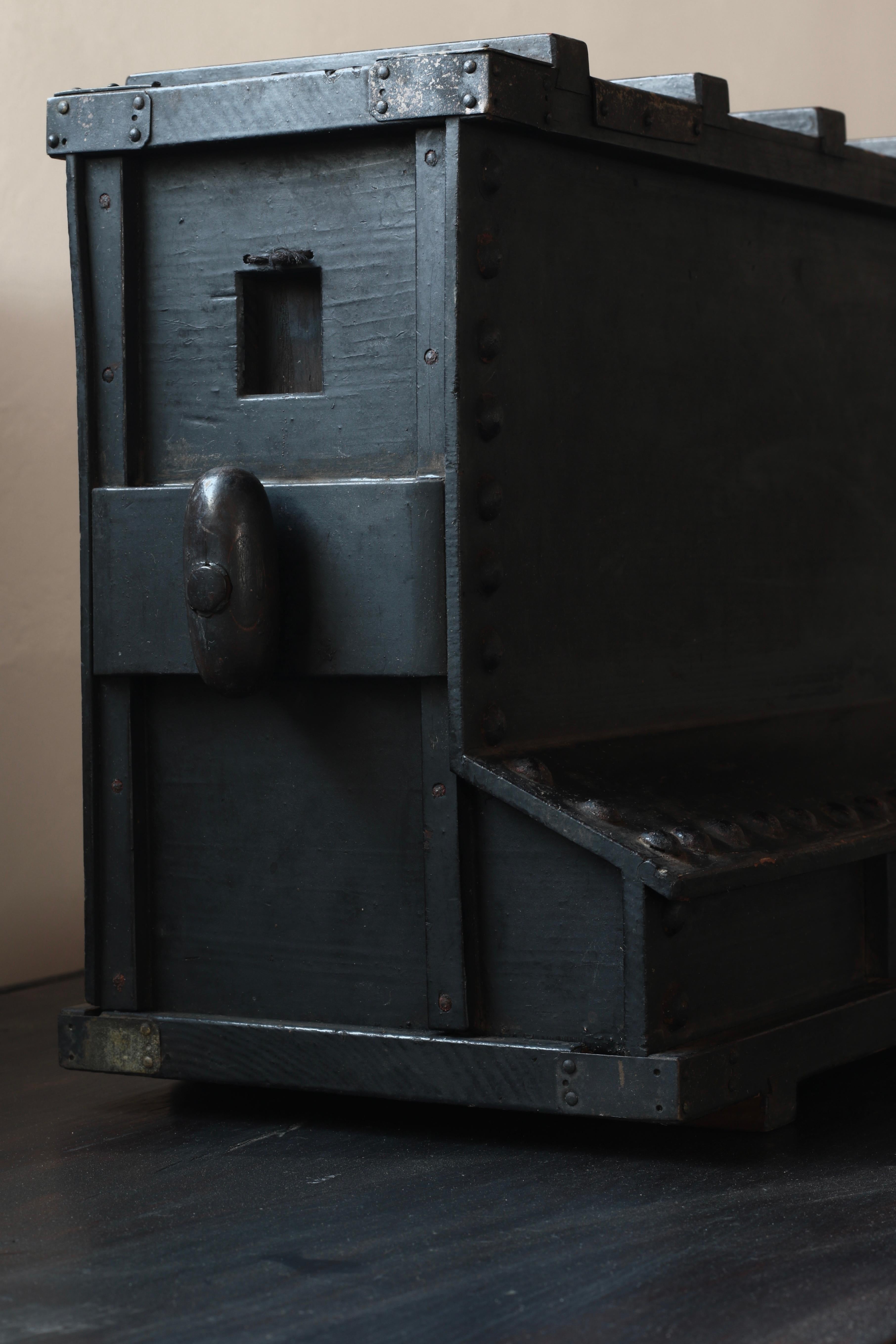 Japanese Antique Black Bellows / An objet d'art / 1868-1912s / Wabi-Sabi Mingei For Sale 5