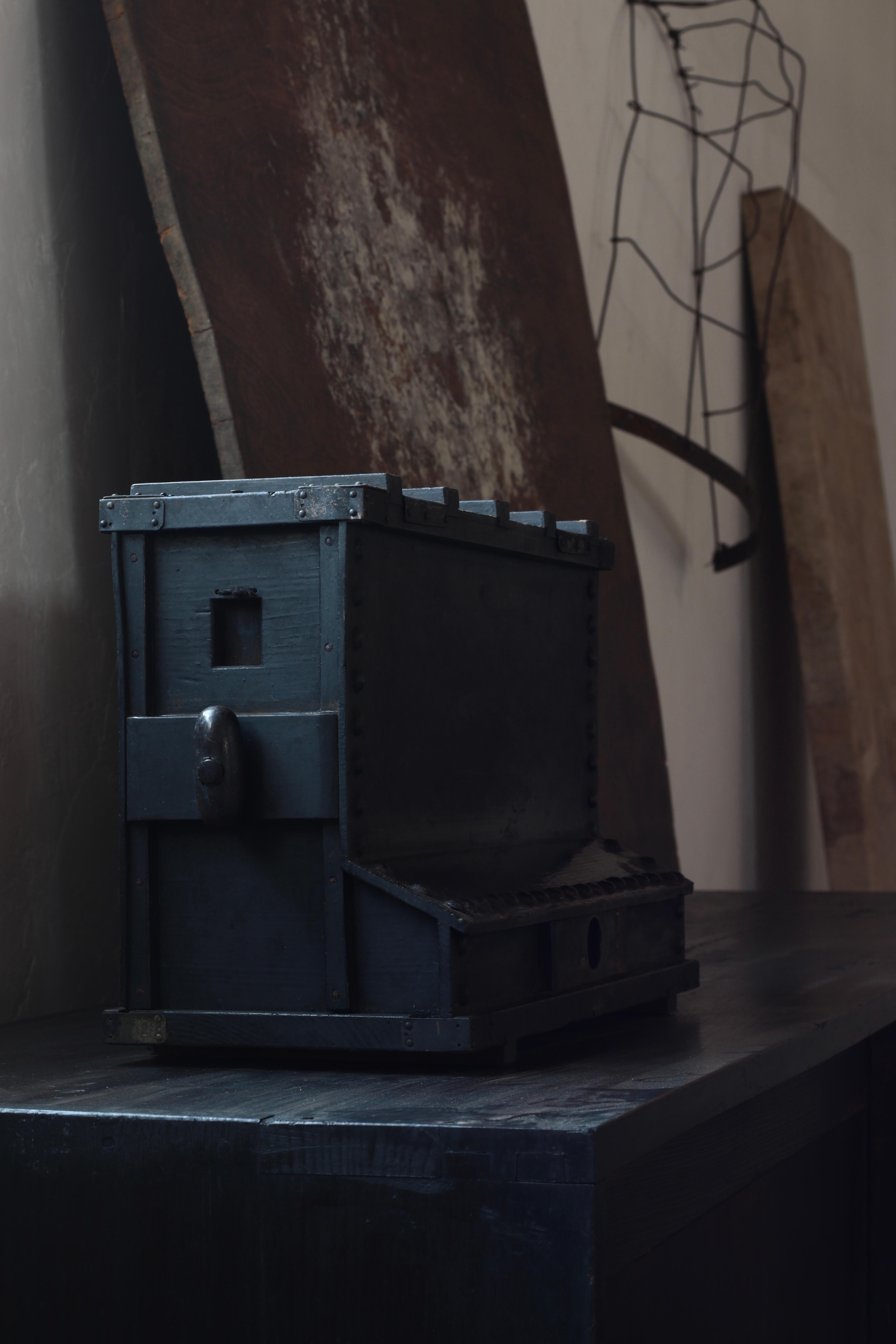 Japanese Antique Black Bellows / An objet d'art / 1868-1912s / Wabi-Sabi Mingei For Sale 8