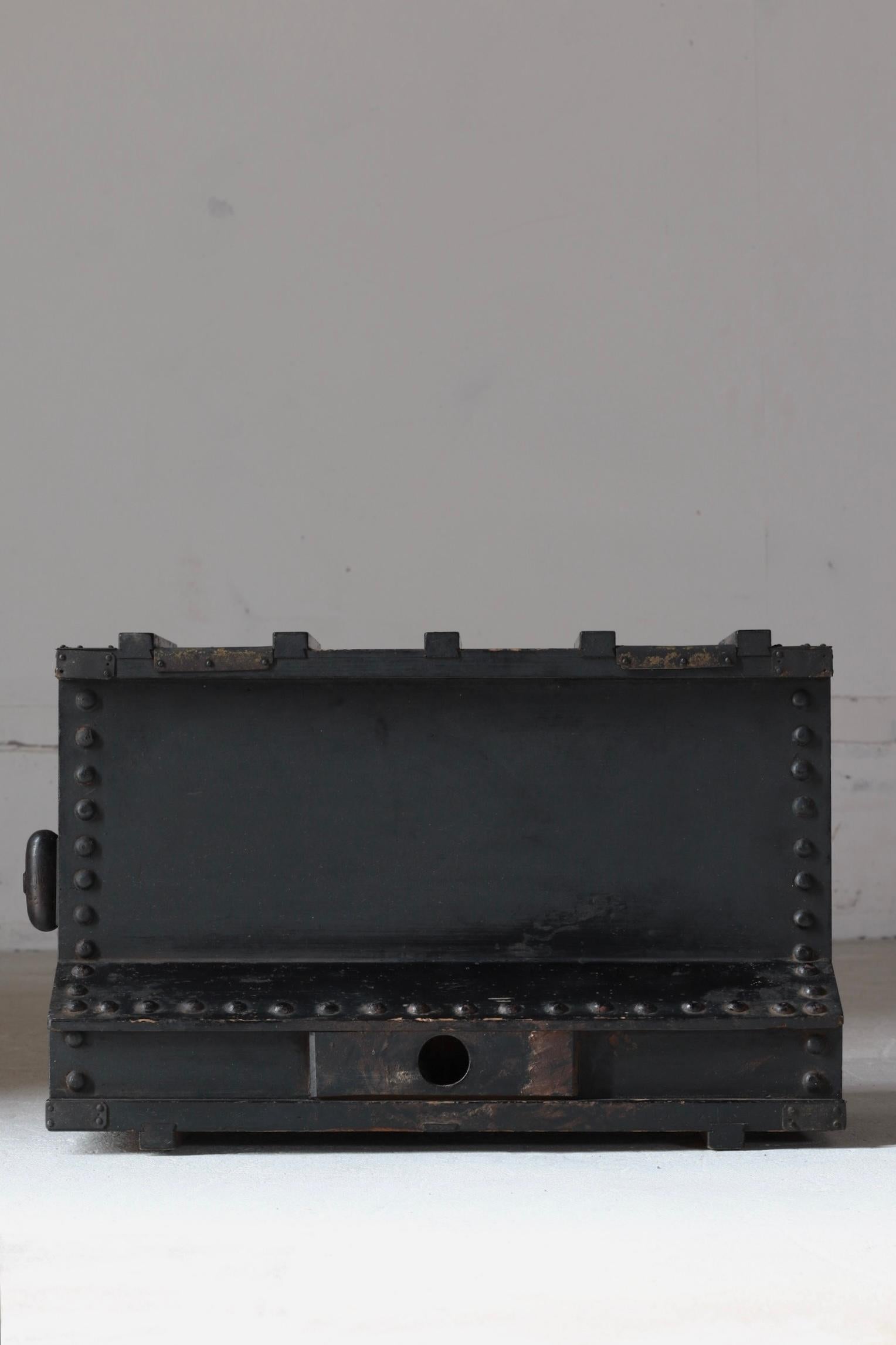 This is an old Japanese Bellows.
In Japan, it is called 