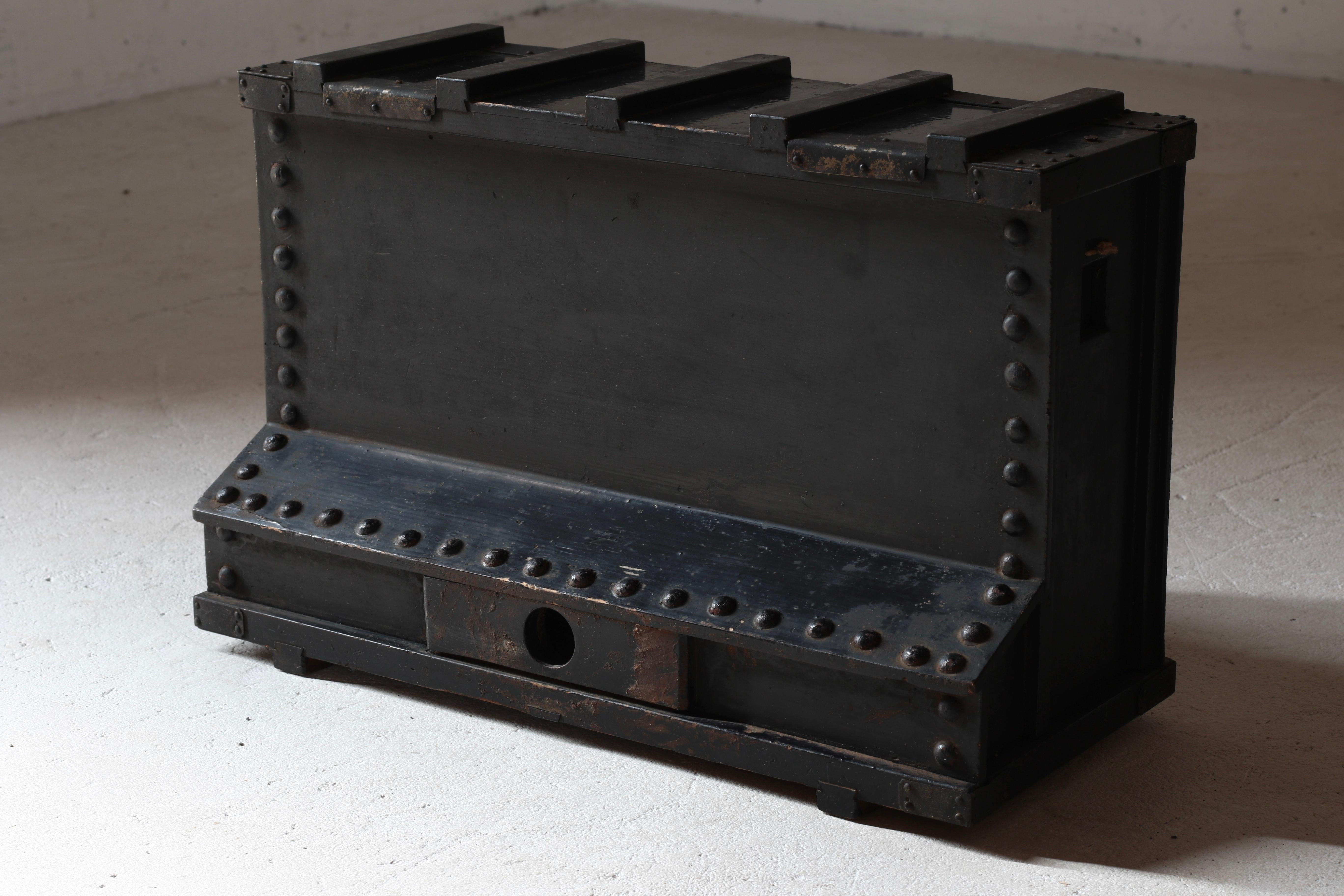 Meiji Japanese Antique Black Bellows / An objet d'art / 1868-1912s / Wabi-Sabi Mingei For Sale