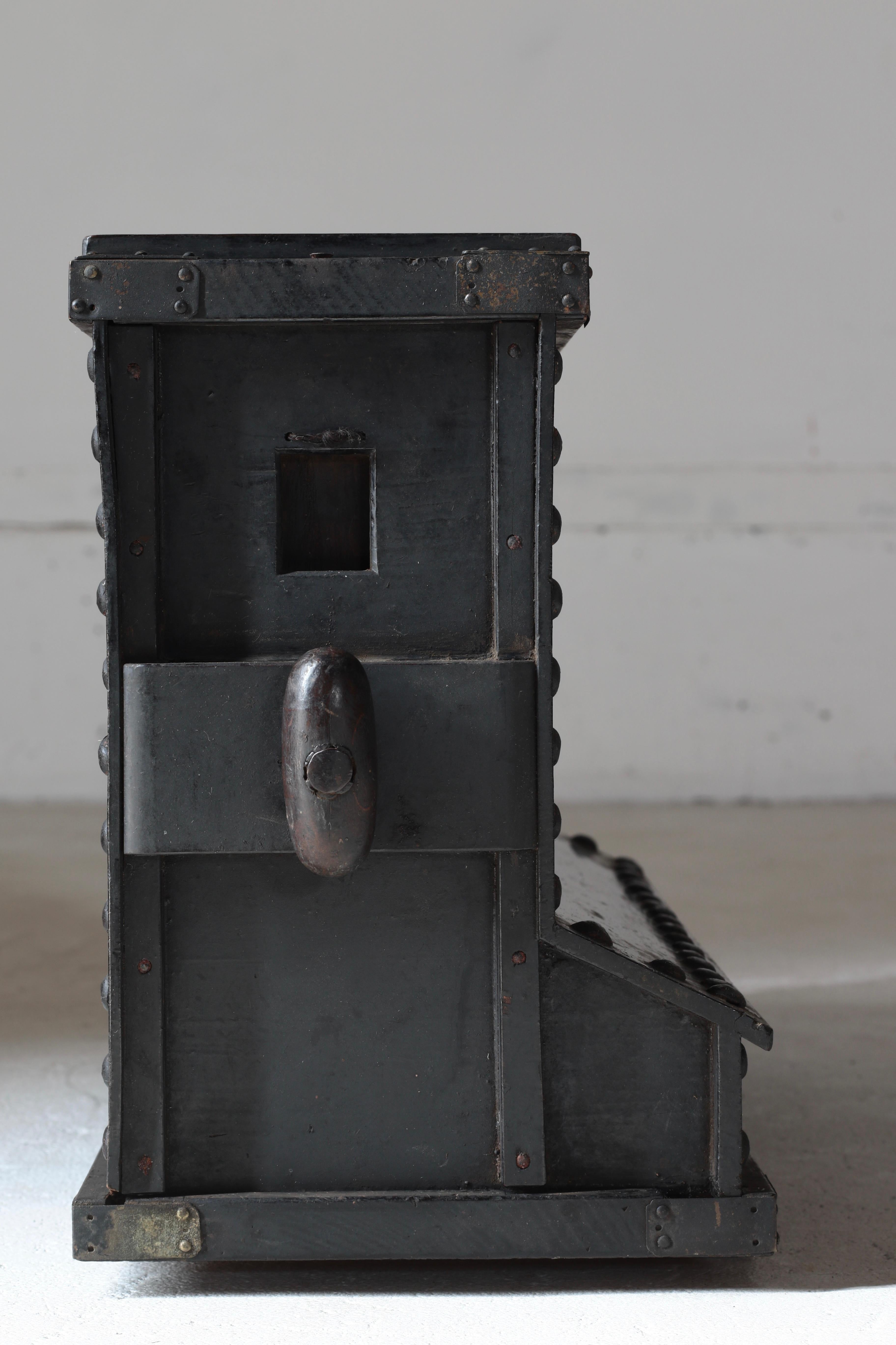 Wood Japanese Antique Black Bellows / An objet d'art / 1868-1912s / Wabi-Sabi Mingei For Sale