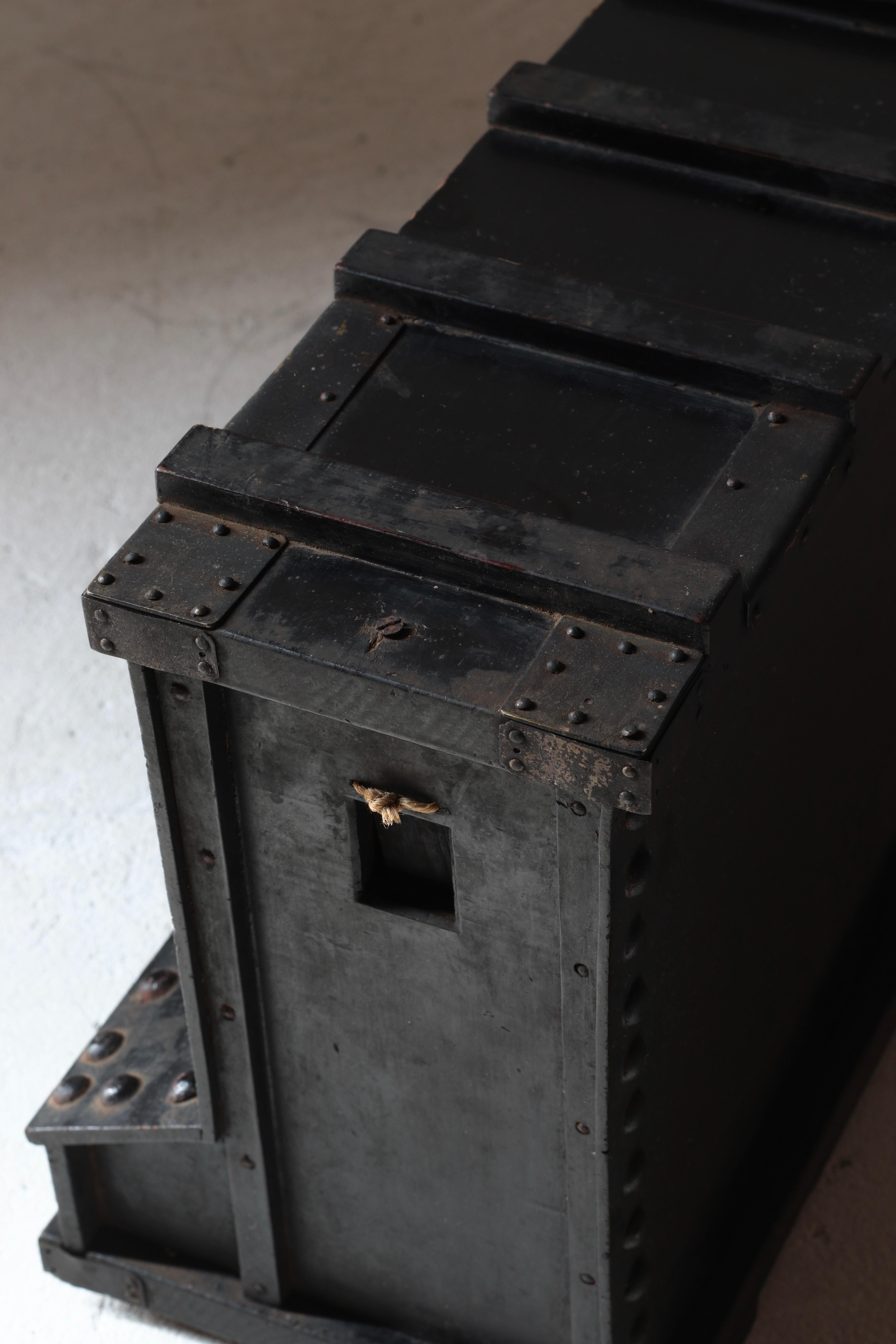 Japanese Antique Black Bellows / An objet d'art / 1868-1912s / Wabi-Sabi Mingei For Sale 1