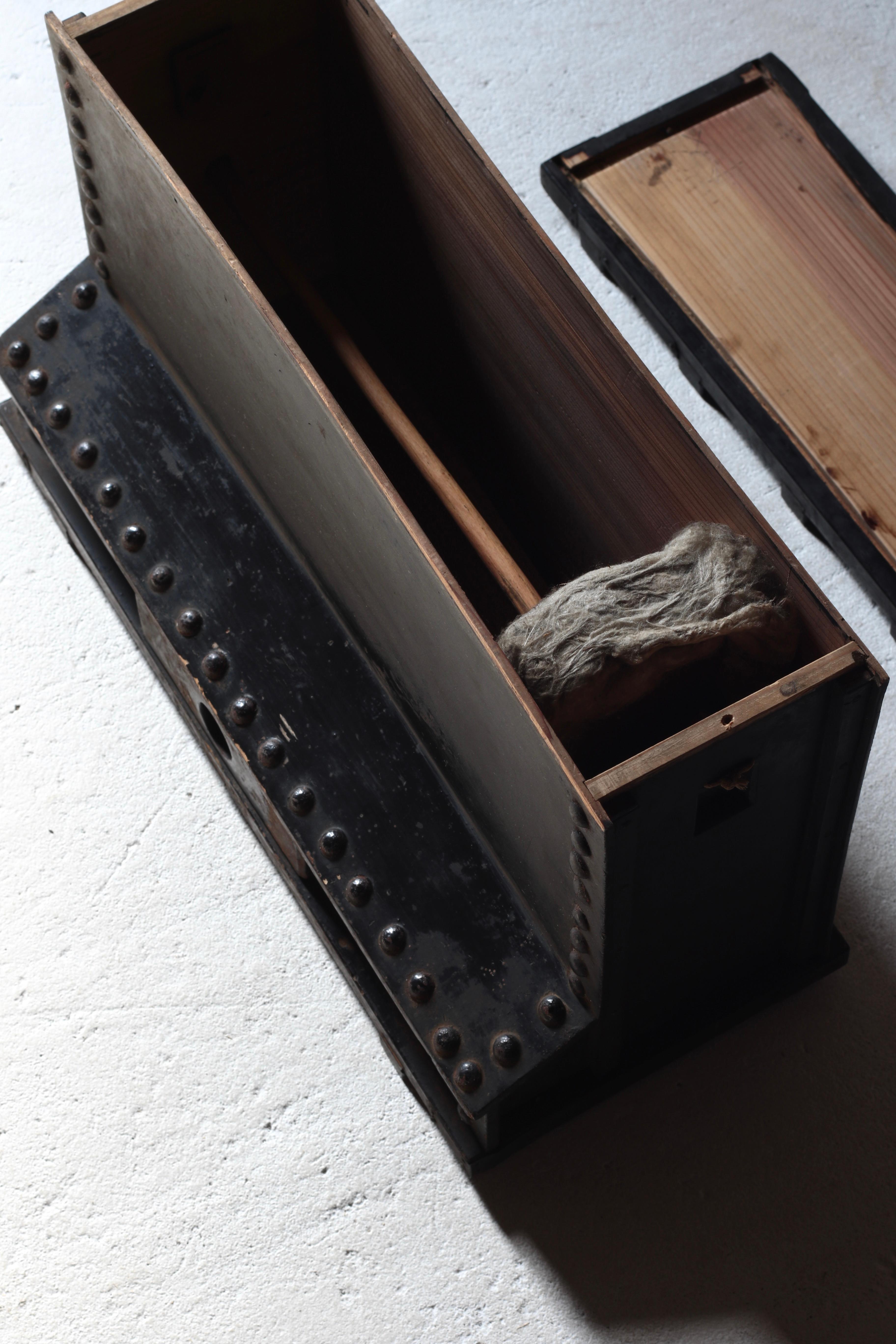 Japanese Antique Black Bellows / An objet d'art / 1868-1912s / Wabi-Sabi Mingei For Sale 2