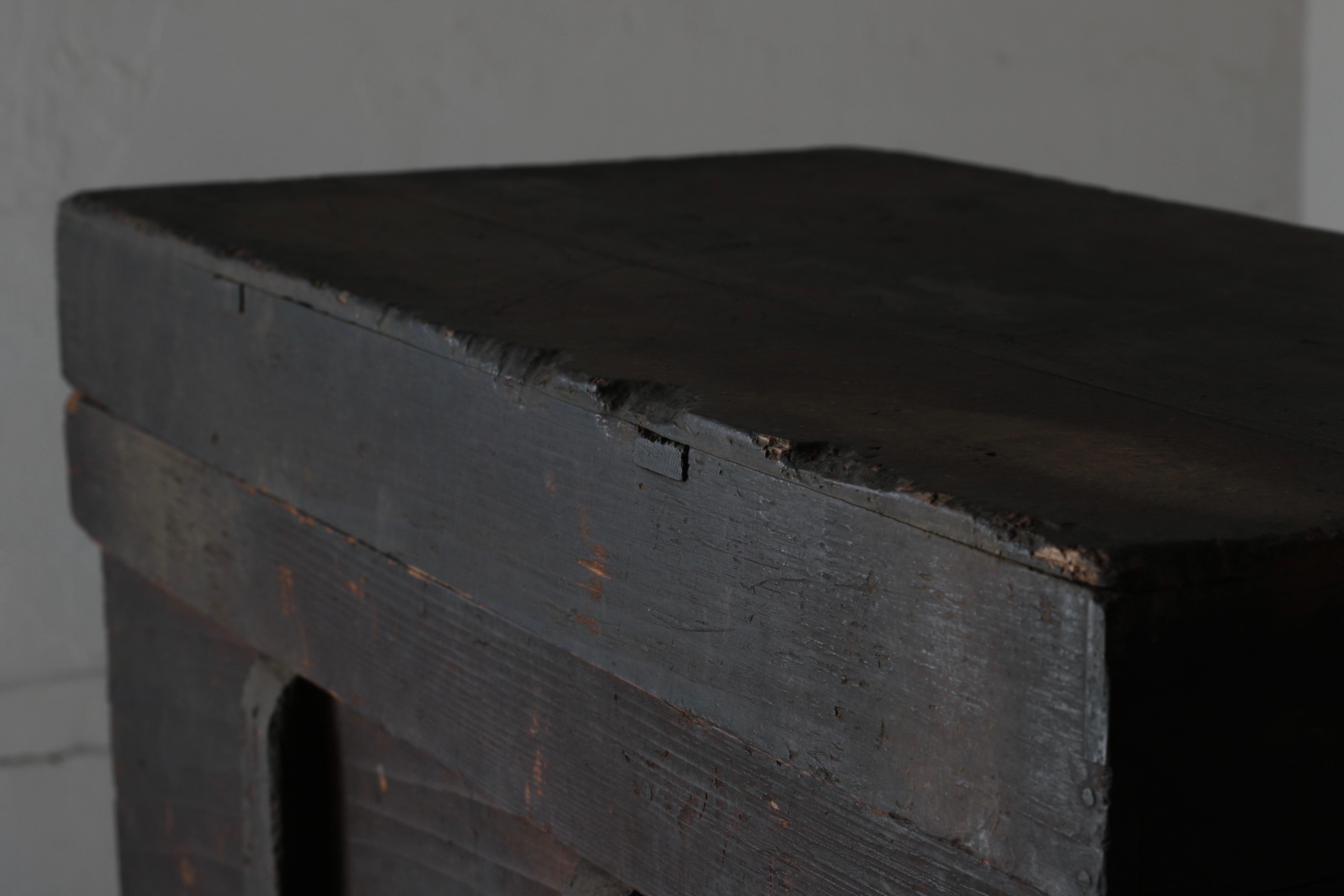 Japanese Antique Black Box / Side Table Exhibition Stand / 1868-1912s/ Wabi-sabi For Sale 10
