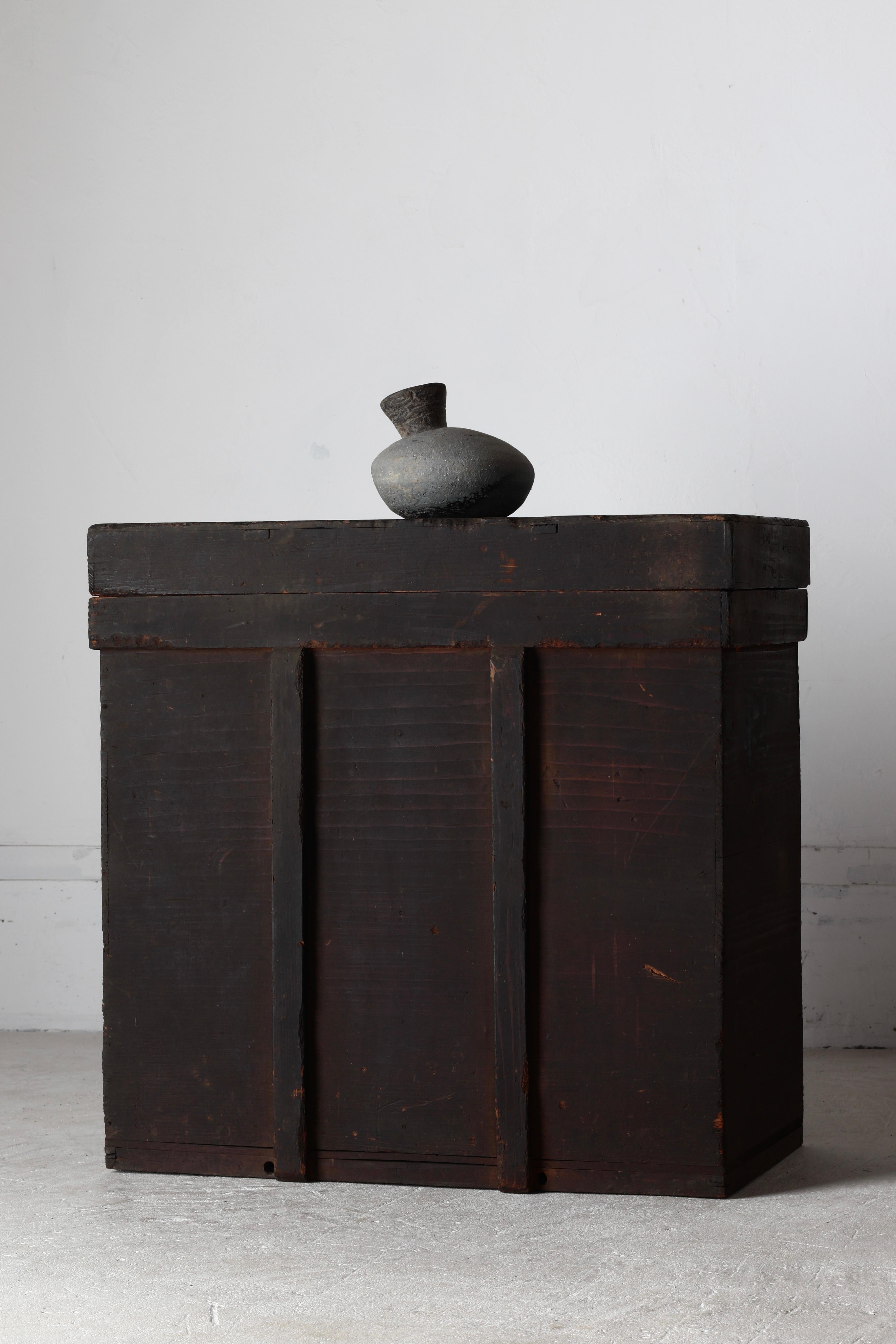 Japanese Antique Black Box / Side Table Exhibition Stand / 1868-1912s/ Wabi-sabi In Good Condition For Sale In Iwate-gun Shizukuishi-cho, Iwate Prefecture