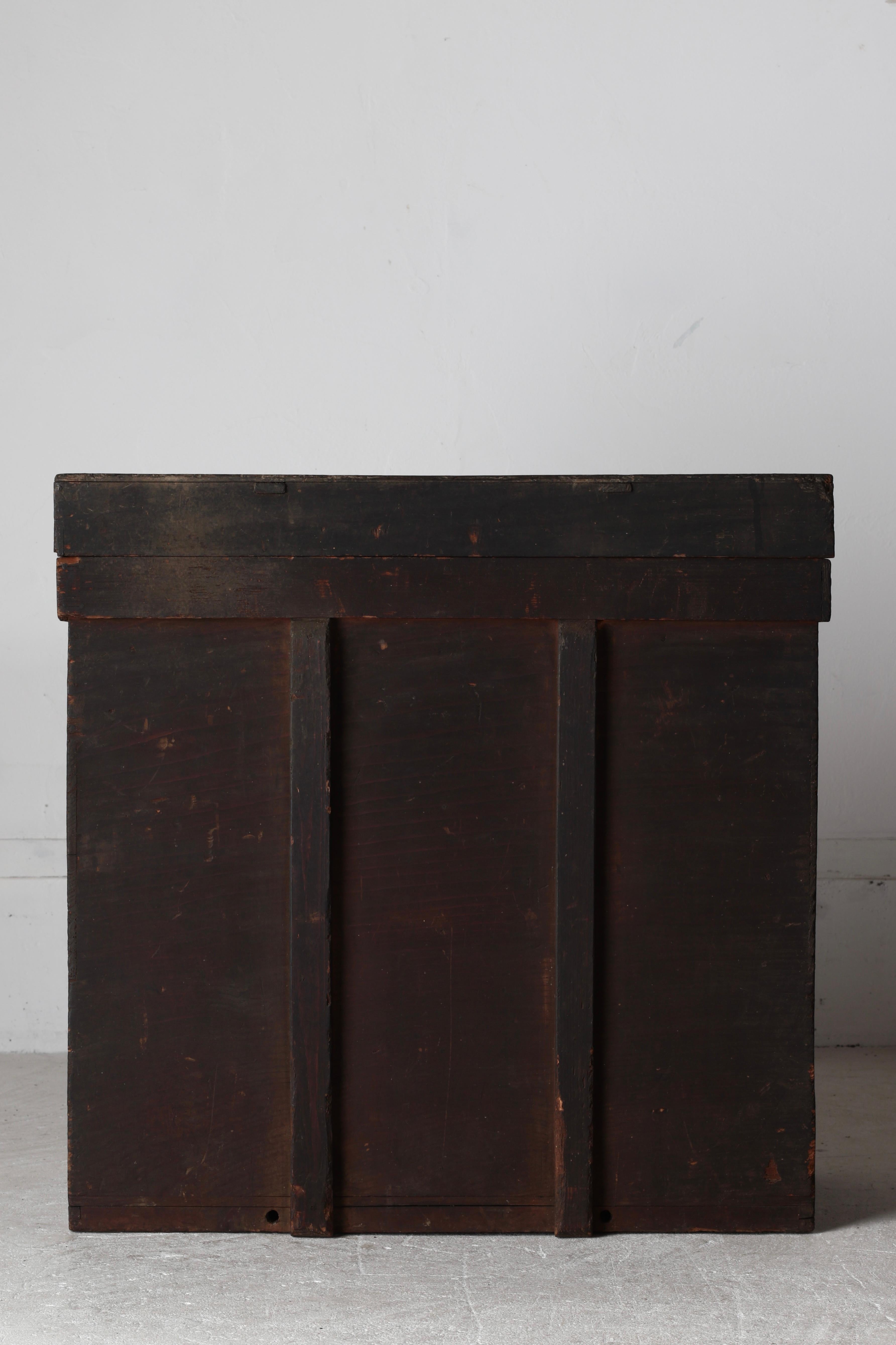Japanese Antique Black Box / Side Table Exhibition Stand / 1868-1912s/ Wabi-sabi For Sale 1
