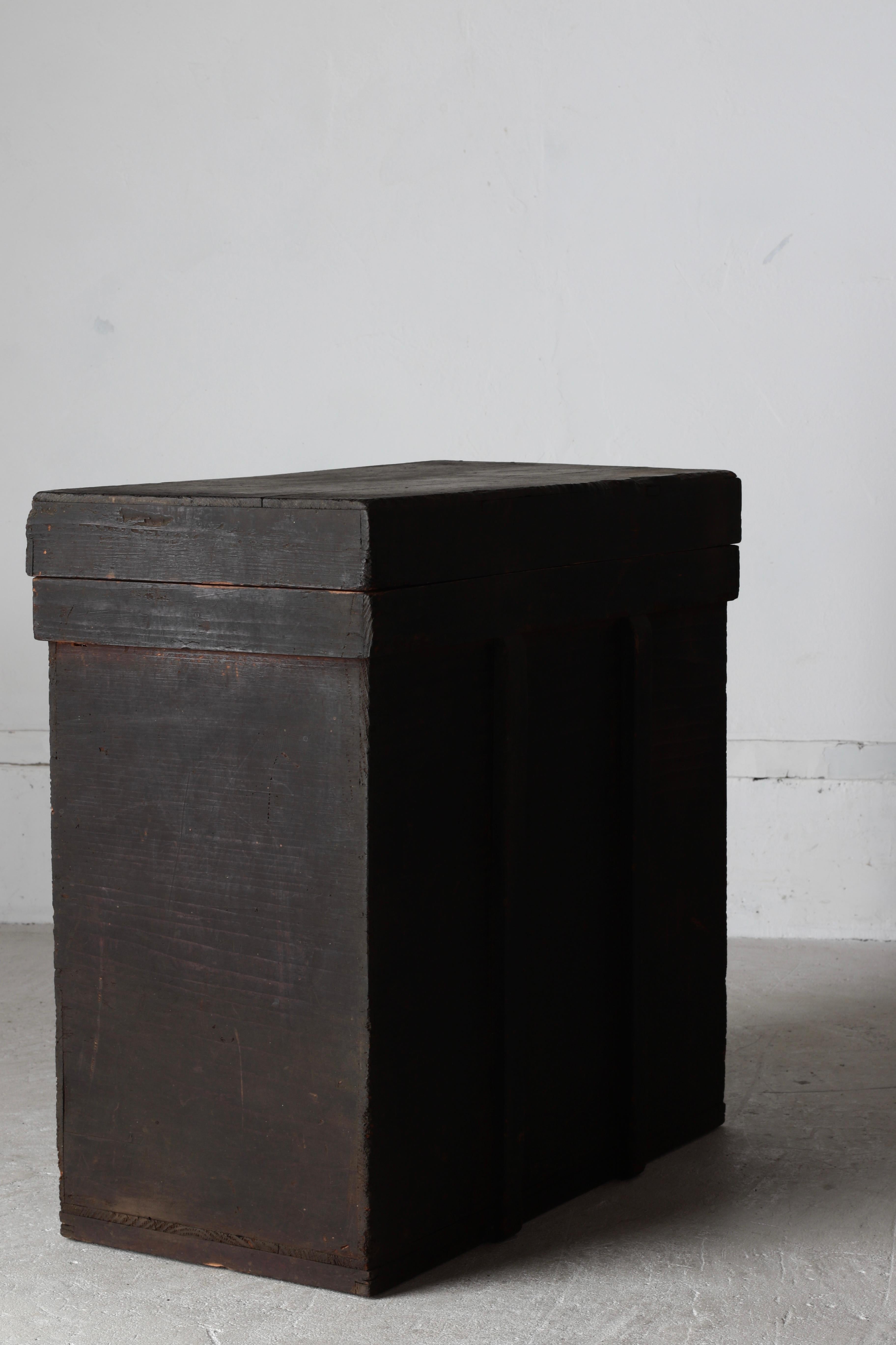 Japanese Antique Black Box / Side Table Exhibition Stand / 1868-1912s/ Wabi-sabi For Sale 2