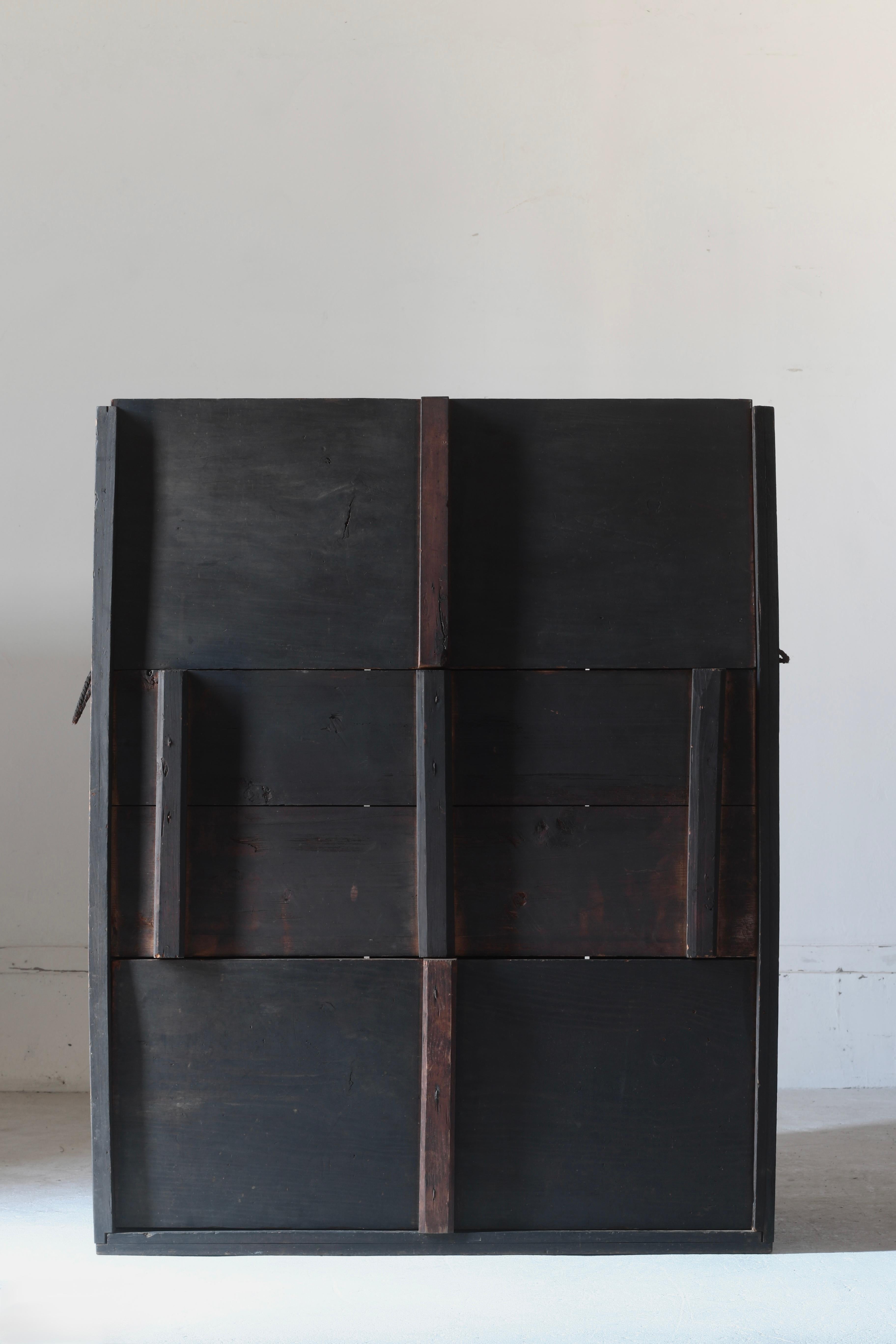 Armario Negro Antiguo Japonés / Bandaji Japonés / 1800-1860s / Wabi-Sabi Carpintería en venta