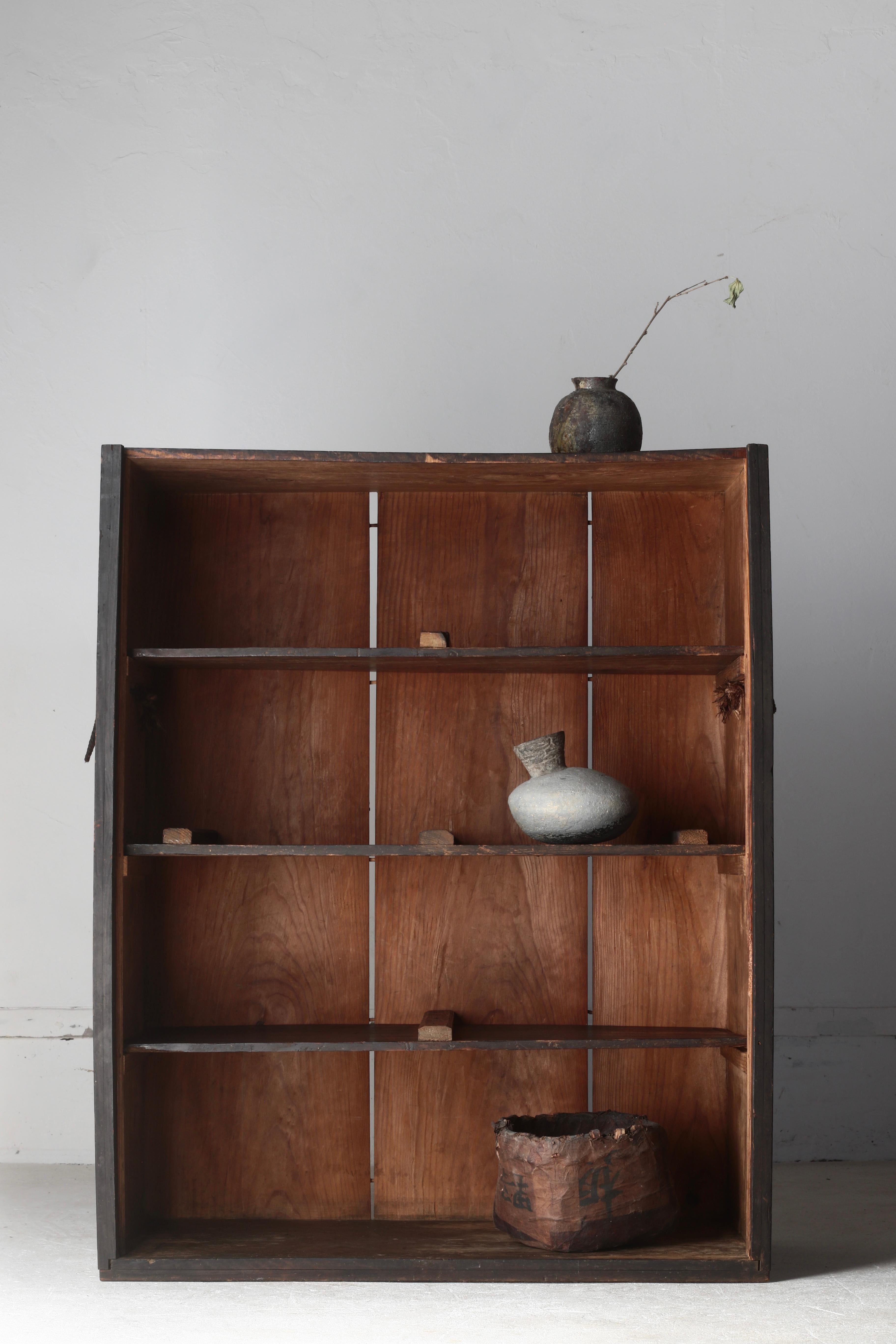Armario Negro Antiguo Japonés / Bandaji Japonés / 1800-1860s / Wabi-Sabi Madera en venta
