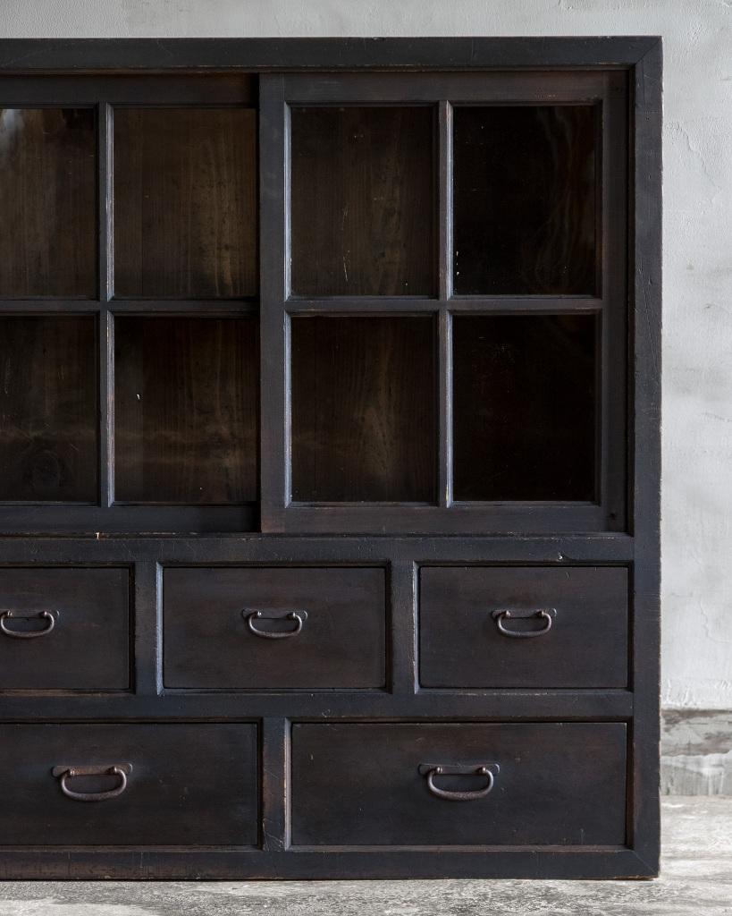 Giapponese Armadietti neri antichi giapponesi, epoca Taisho '1912-1926', Wabi Sabi in vendita