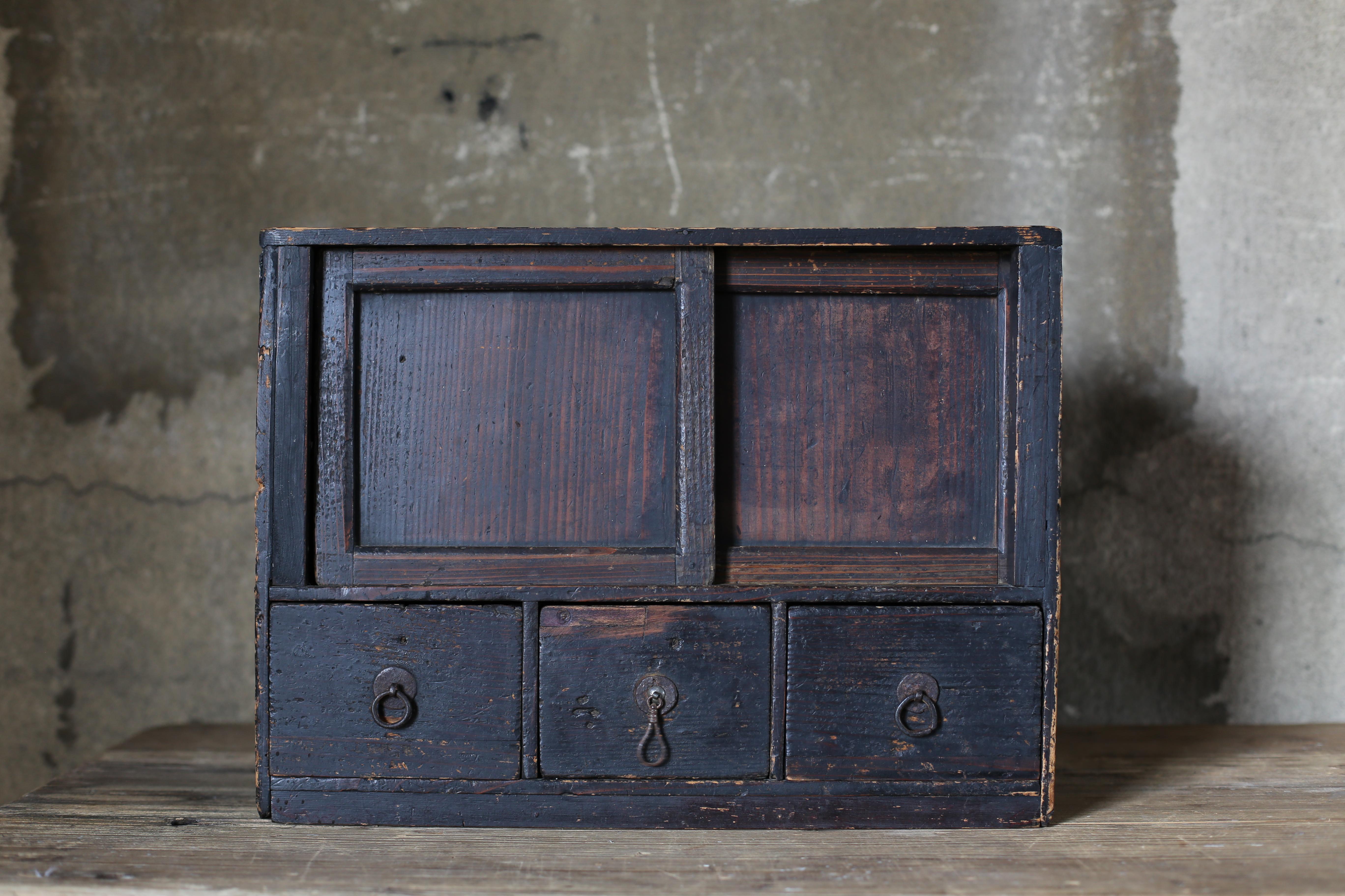 Japanese Antique Black Chests of Drawers, 1800s-1860s / with Sliding Door In Good Condition For Sale In Sammu-shi, Chiba