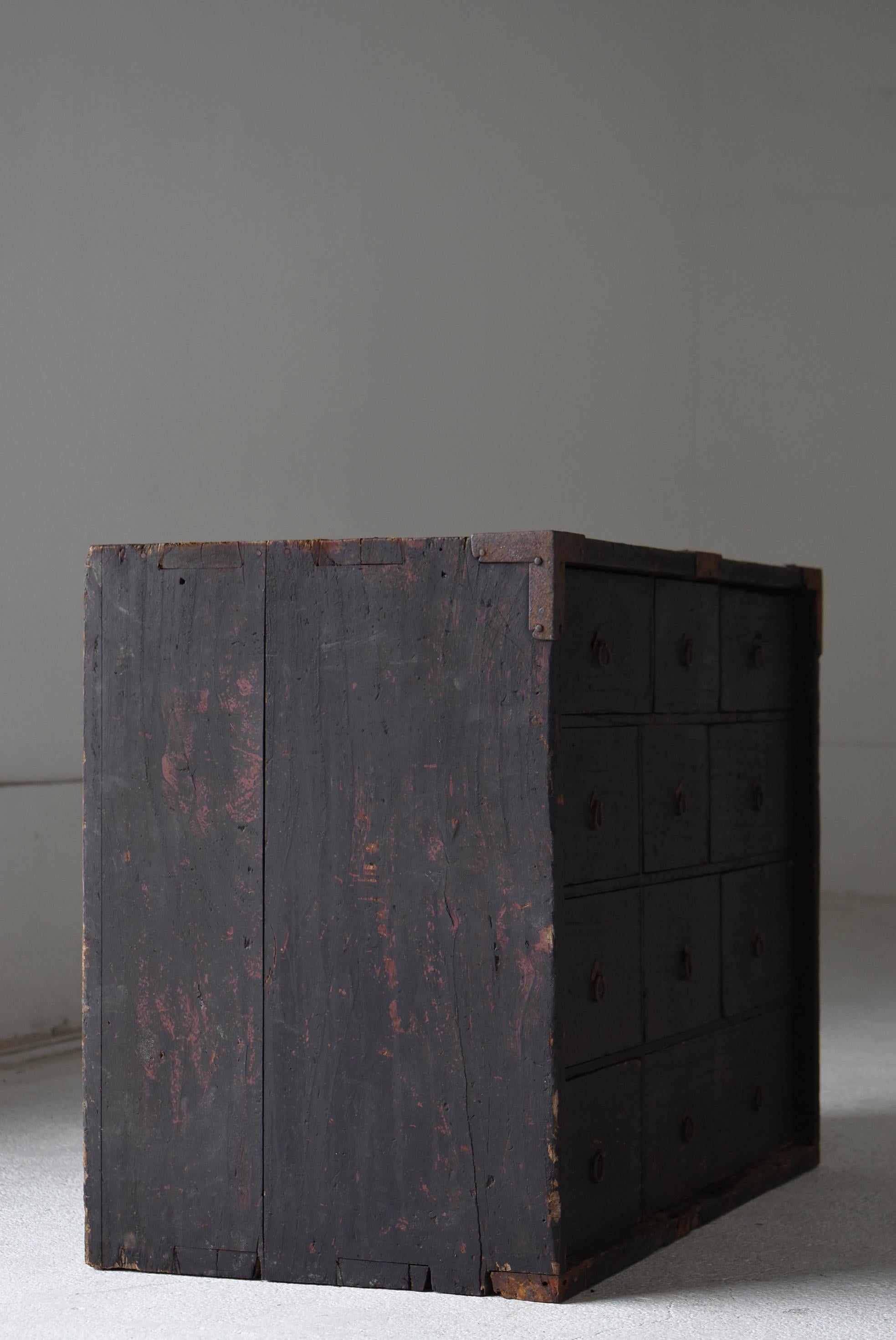 Japanese Antique Black Drawer Chest 1716s-1736s / Tansu Sideboard Wabi Sabi For Sale 3