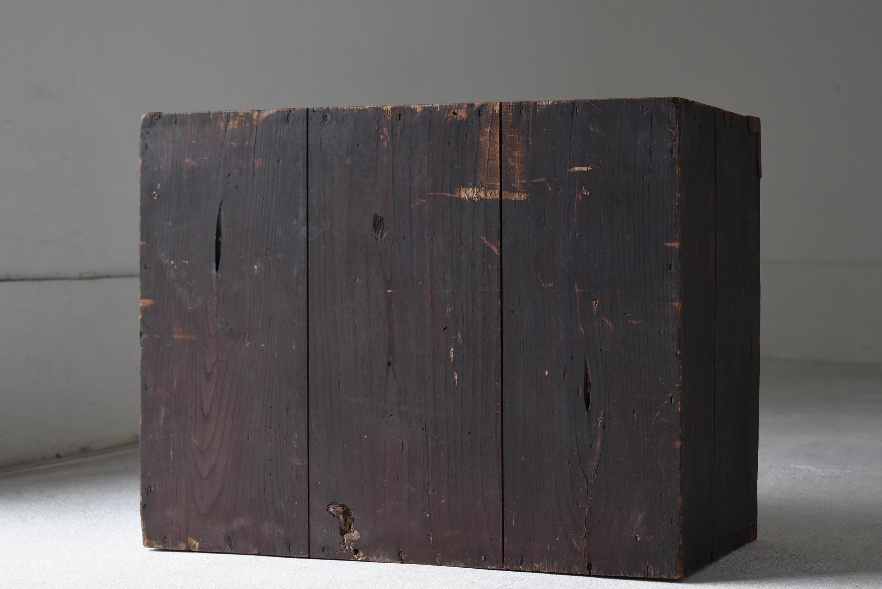 Japanese Antique Black Drawer Chest 1716s-1736s / Tansu Sideboard Wabi Sabi For Sale 4