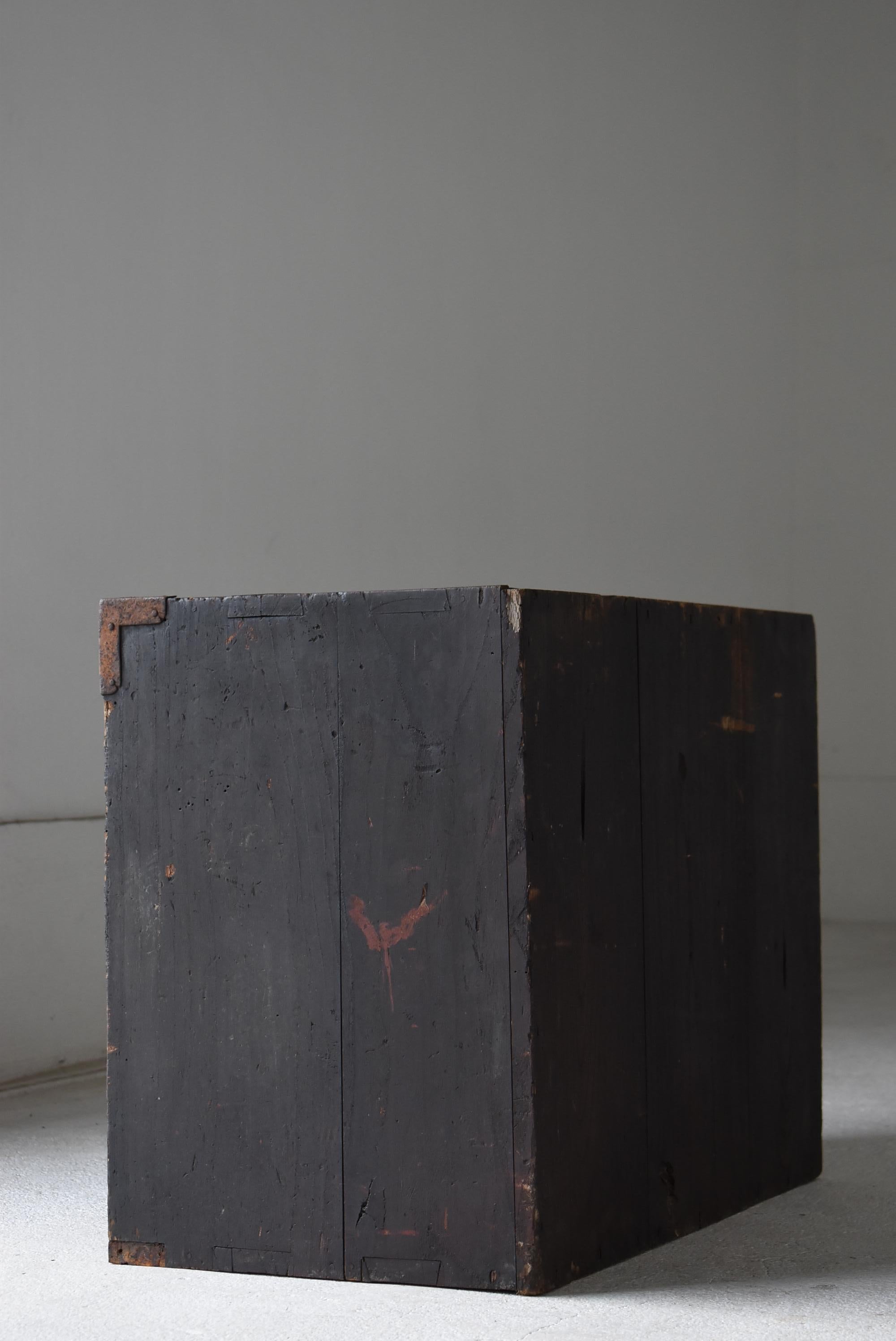 Japanese Antique Black Drawer Chest 1716s-1736s / Tansu Sideboard Wabi Sabi For Sale 5