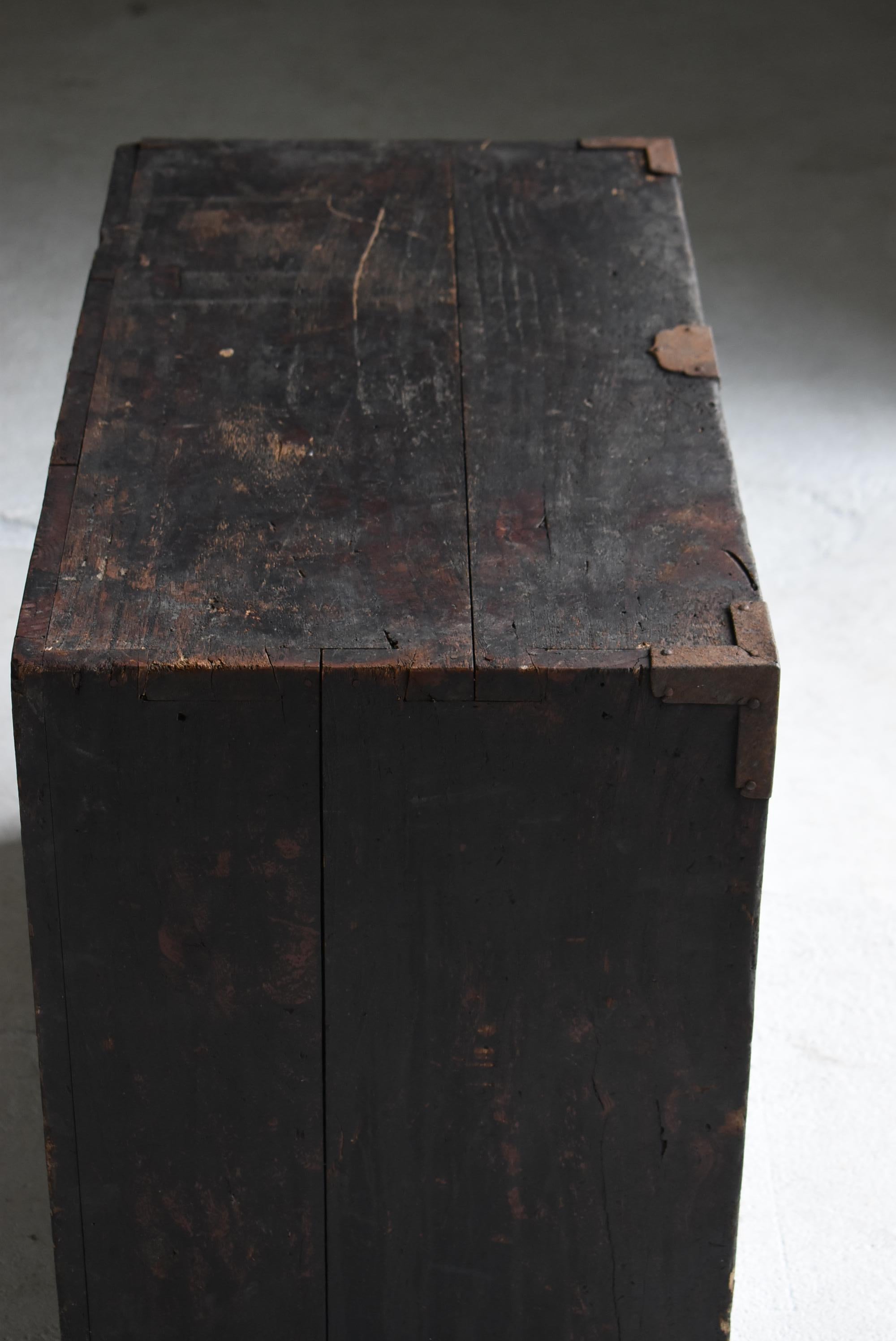 Japanese Antique Black Drawer Chest 1716s-1736s / Tansu Sideboard Wabi Sabi For Sale 6