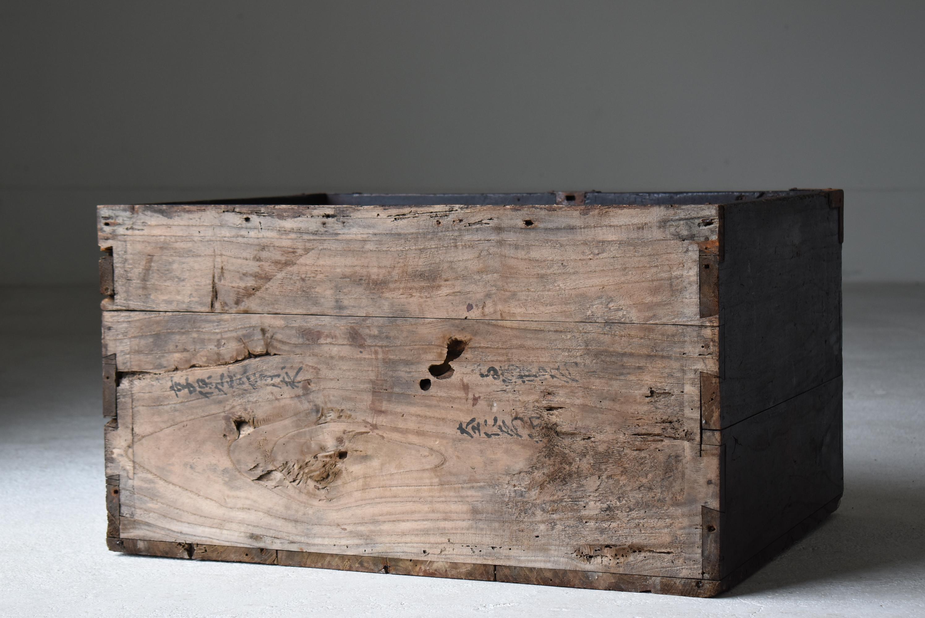 Japanese Antique Black Drawer Chest 1716s-1736s / Tansu Sideboard Wabi Sabi For Sale 7