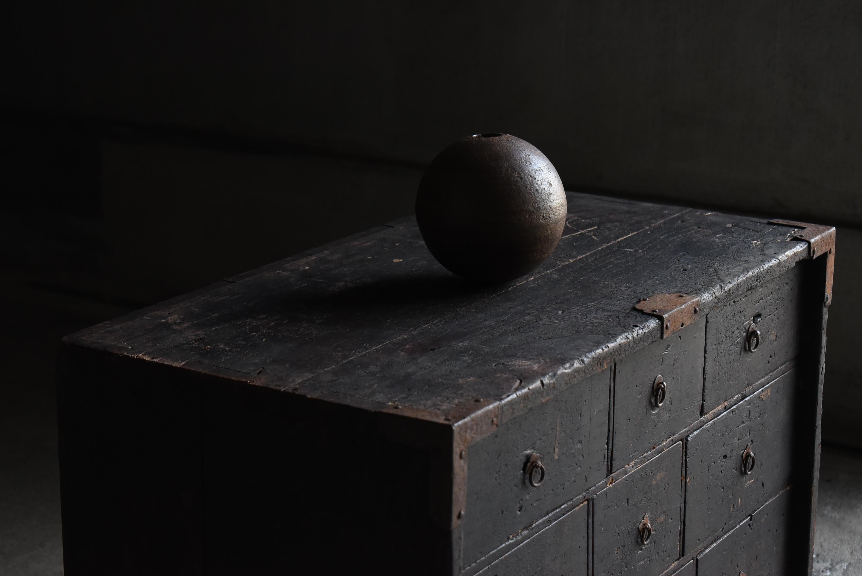 Japanese Antique Black Drawer Chest 1716s-1736s / Tansu Sideboard Wabi Sabi For Sale 10
