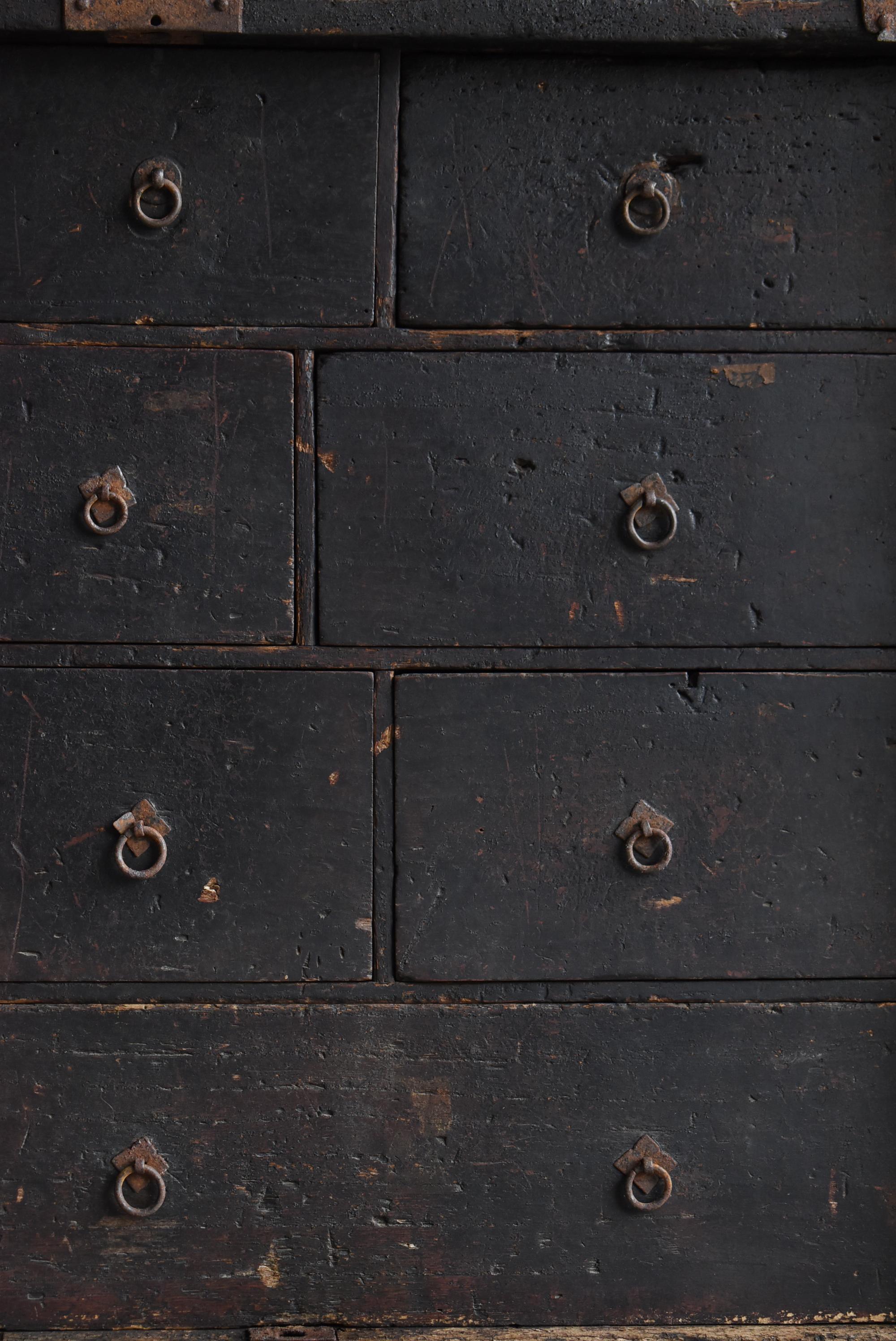 Japanese Antique Black Drawer Chest 1716s-1736s / Tansu Sideboard Wabi Sabi For Sale 11