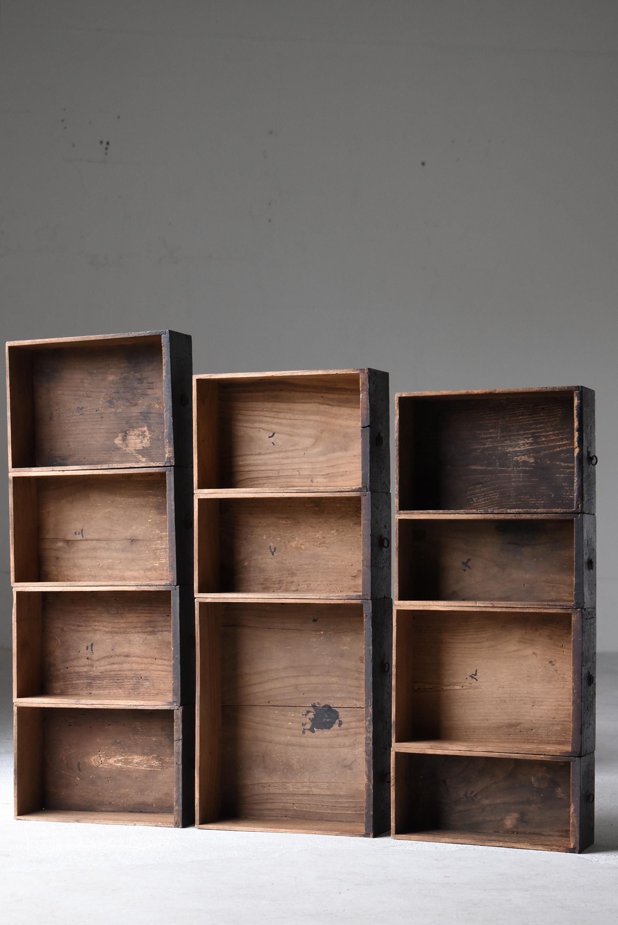 Japanese Antique Black Drawer Chest 1716s-1736s / Tansu Sideboard Wabi Sabi For Sale 2