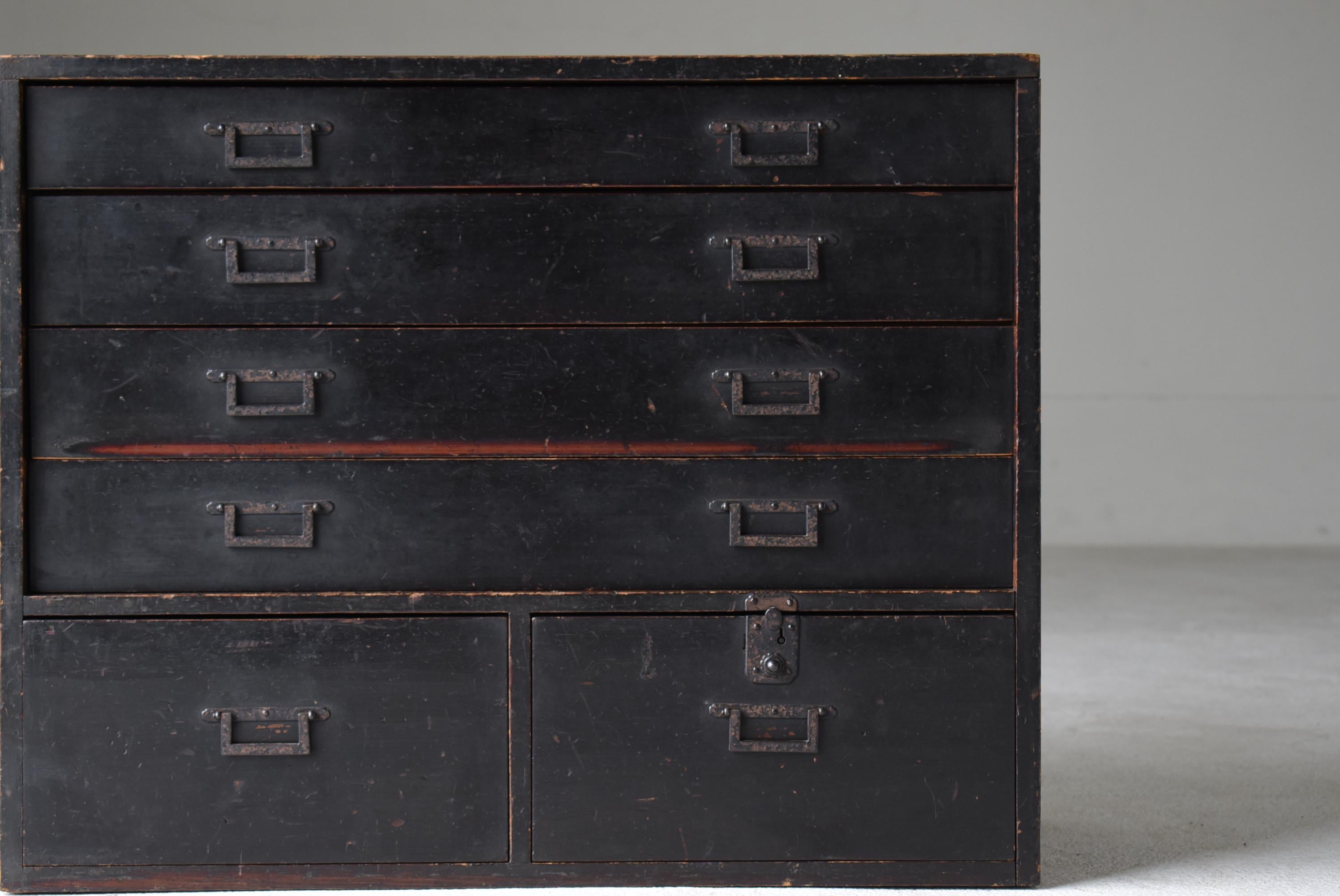 Japanese Antique Black Drawer Storage 1860s-1900s / Tansu Sideboard Wabisabi In Good Condition For Sale In Chōsei District Nagara, JP