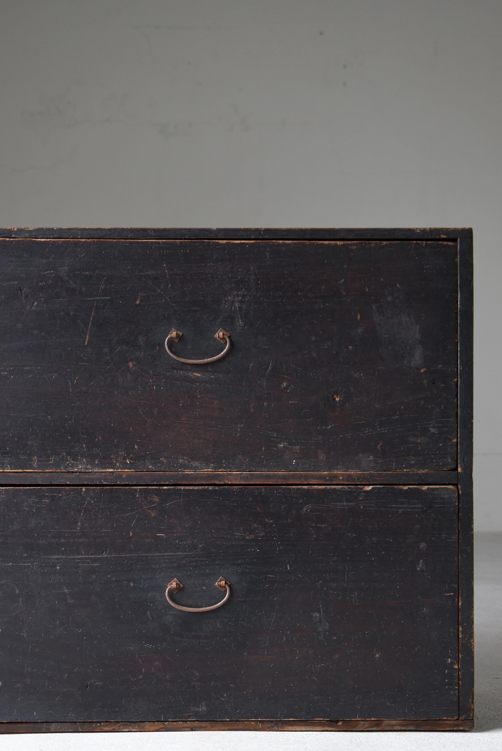 Japanese Antique Black Drawer Storage 1860s-1900s / Tansu Sideboard Wabisabi In Good Condition For Sale In Chōsei District Nagara, JP