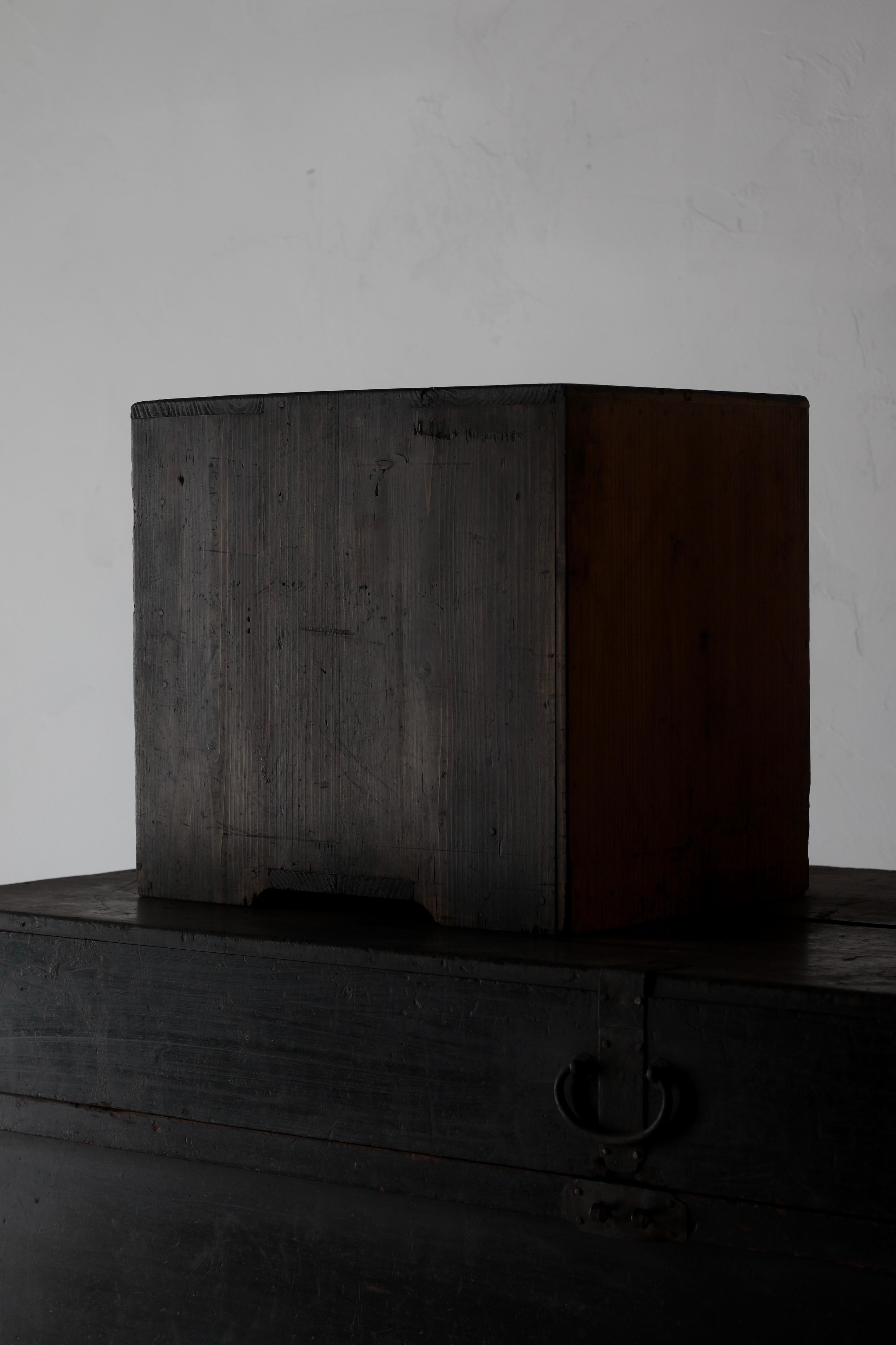 Japanische antike schwarze Schublade / Aufbewahrung / WabiSabi aus der Meiji-Periode im Angebot 1