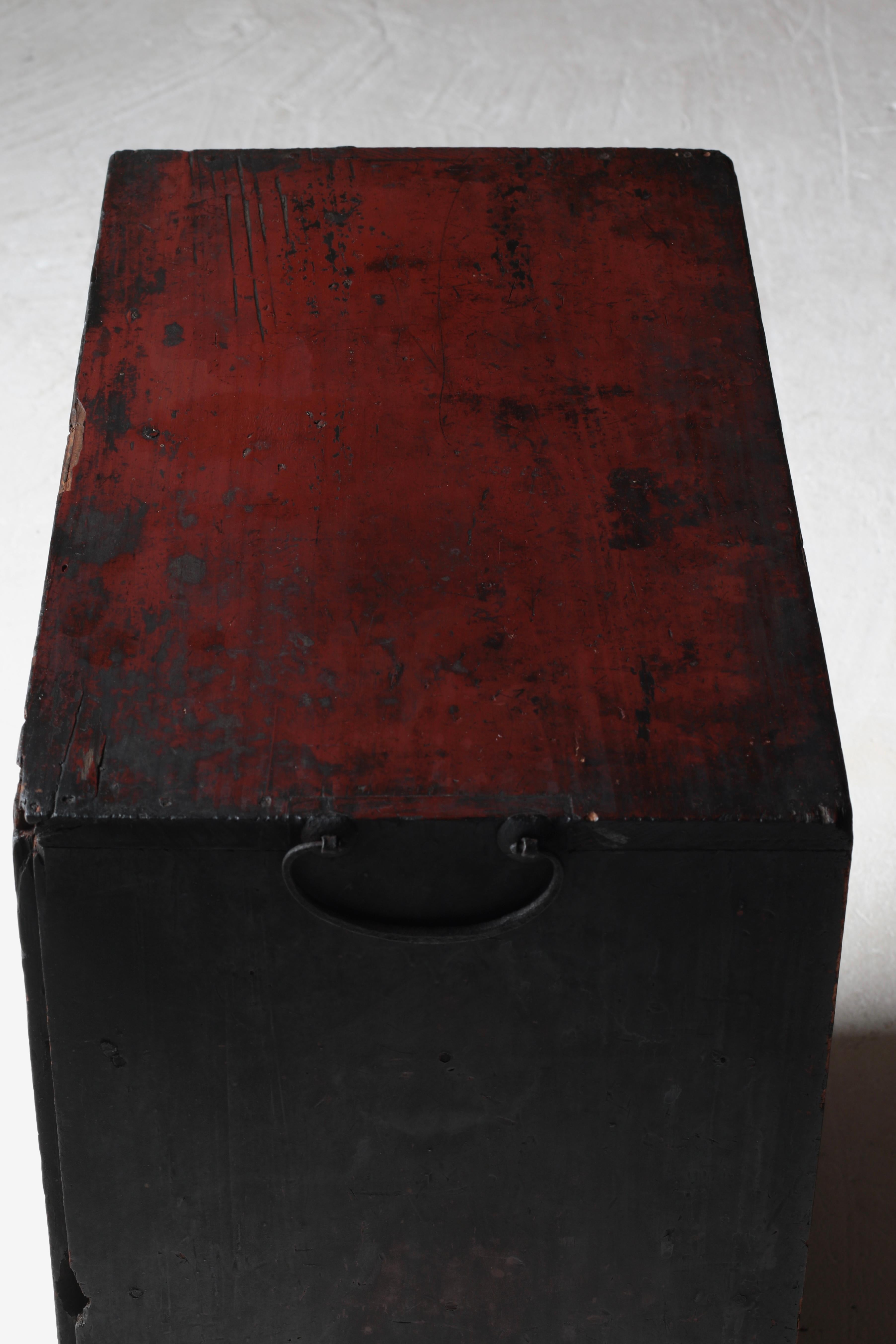 Cajón Negro Antiguo Japonés / Almacenamiento Tansu / 1868s / Wabi-Sabi Mingei en venta 4