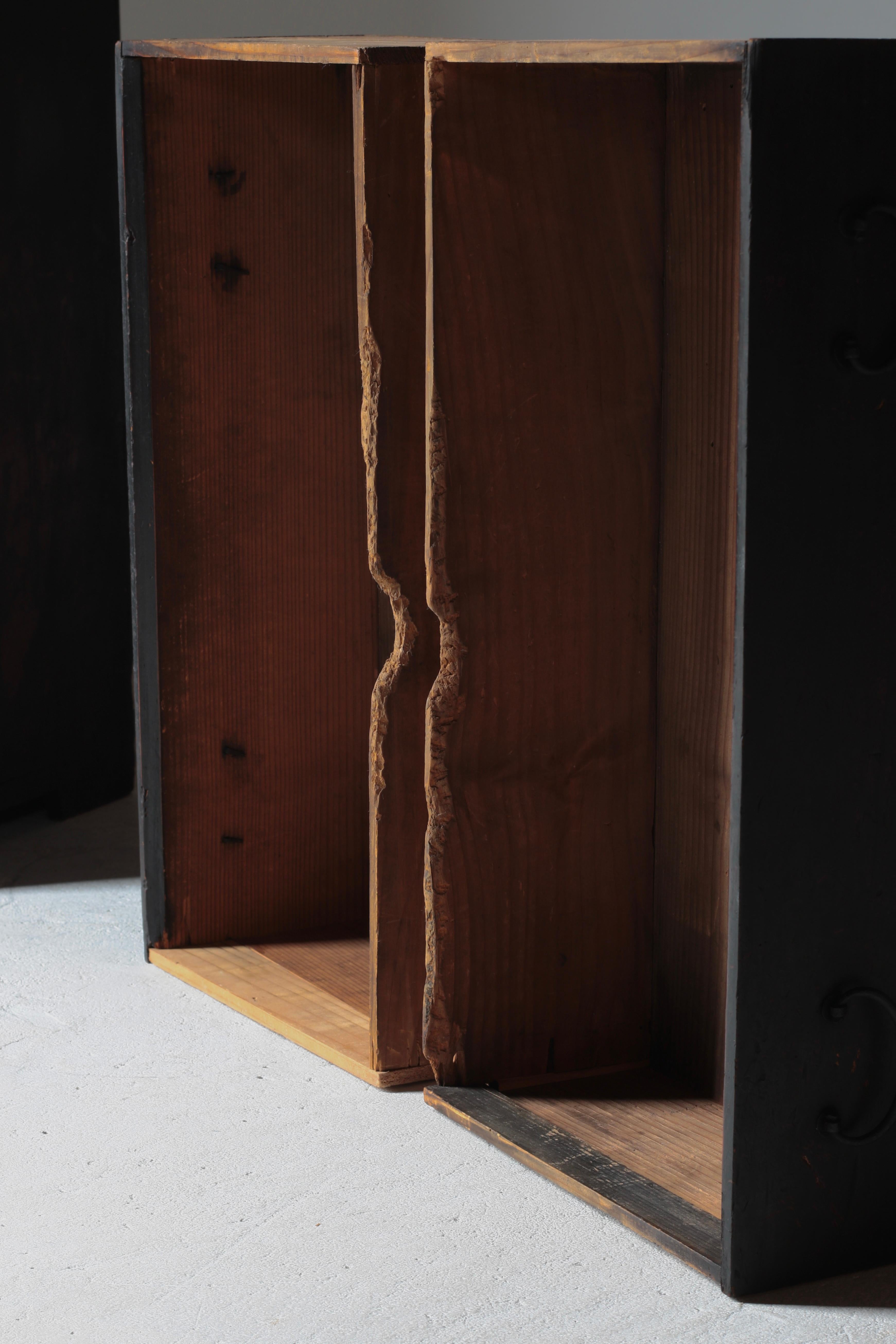 Cajón Negro Antiguo Japonés / Almacenamiento Tansu / 1868s / Wabi-Sabi Mingei en venta 10