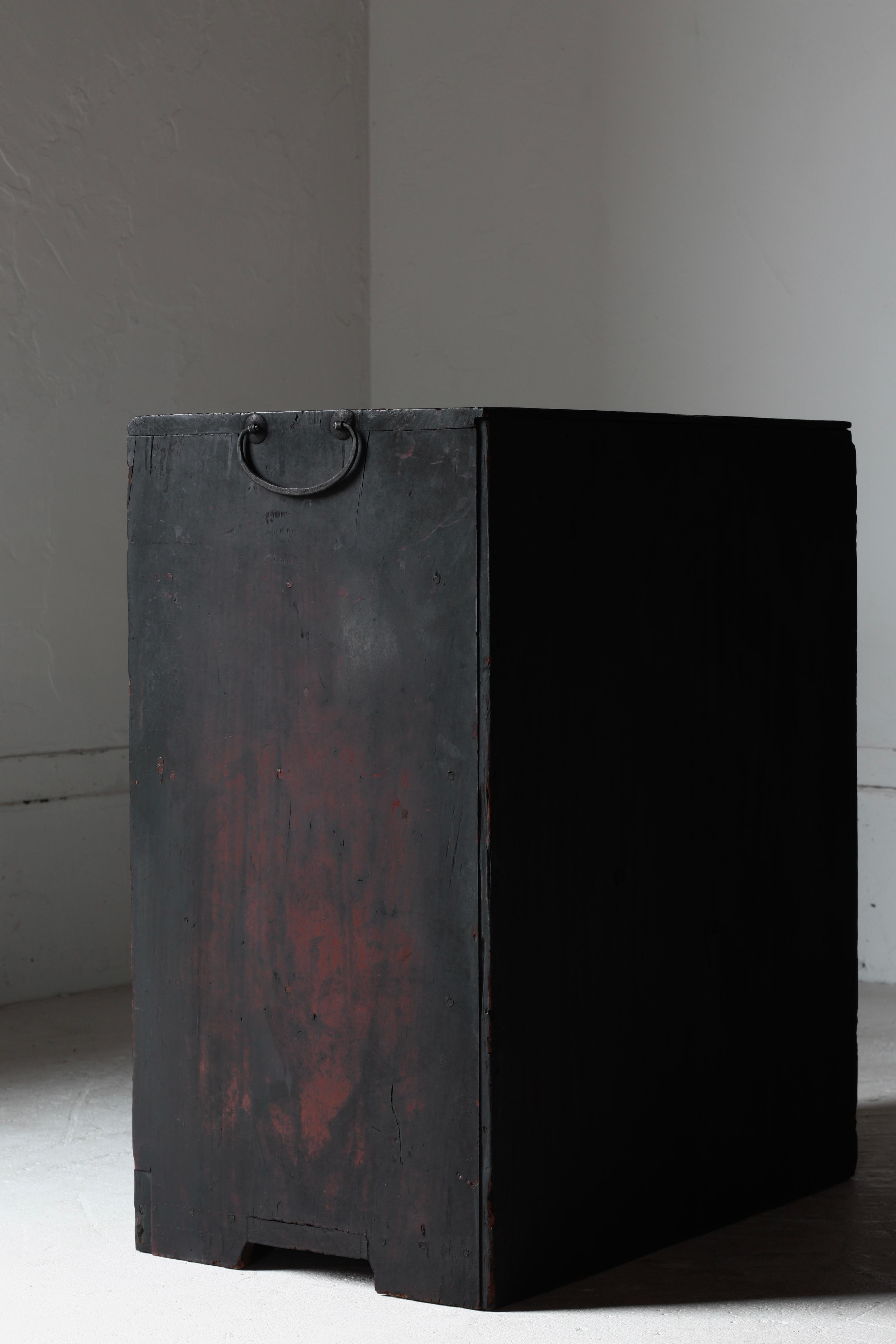 Cajón Negro Antiguo Japonés / Almacenamiento Tansu / 1868s / Wabi-Sabi Mingei en venta 1