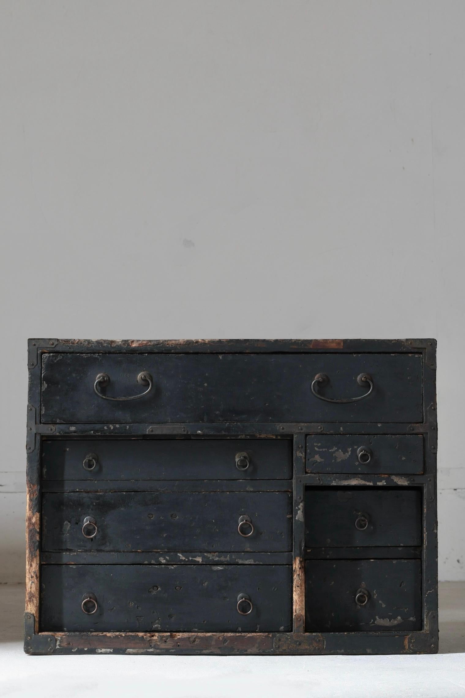 Cajón Negro Antiguo Japonés Con Papel Pegado/ Almacenamiento/ 1868-1912s/ Wabi-sabi Carpintería