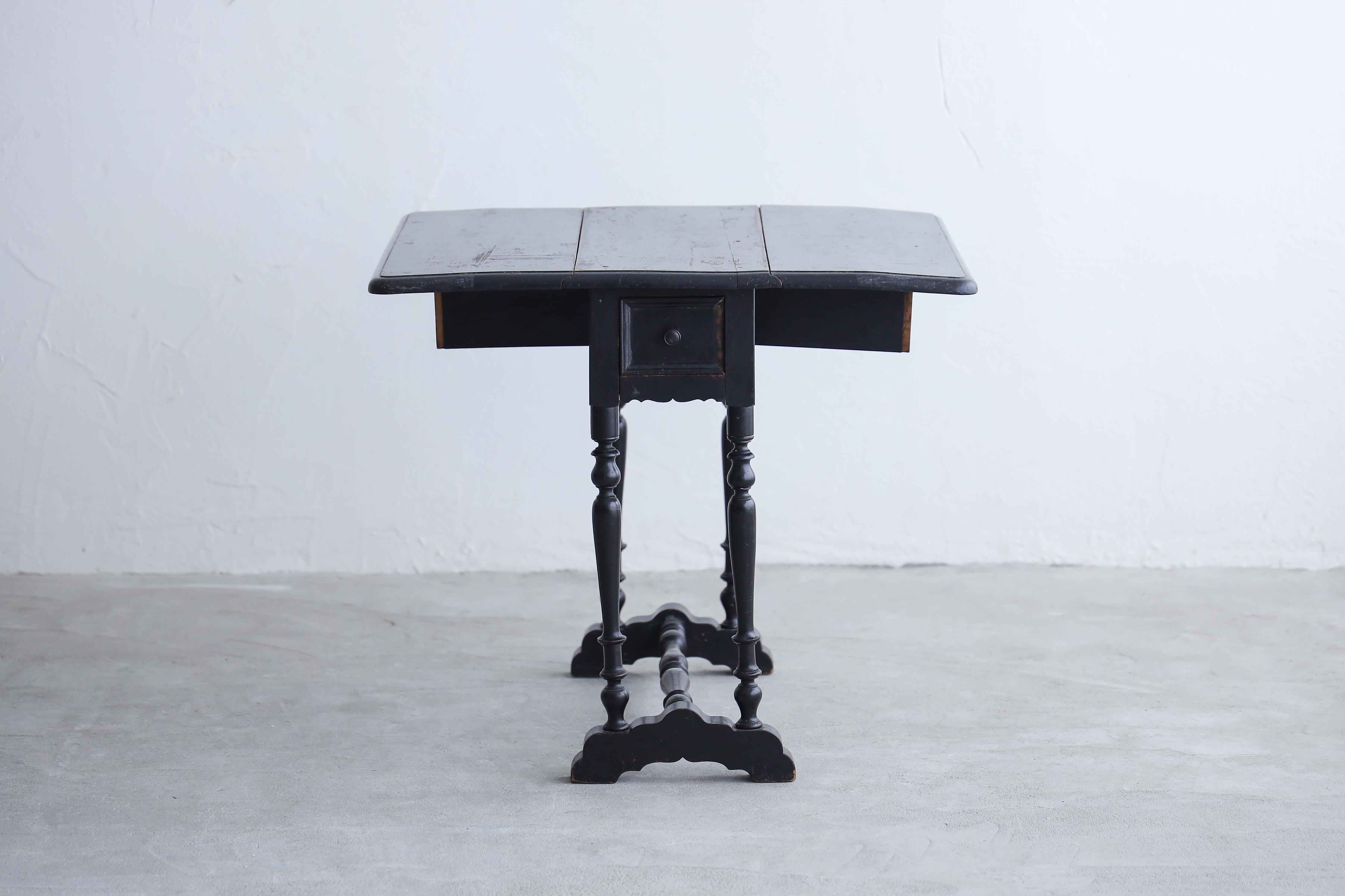 Mesa plegable japonesa antigua negra, Wabi-sabi, Japandi Japonés en venta
