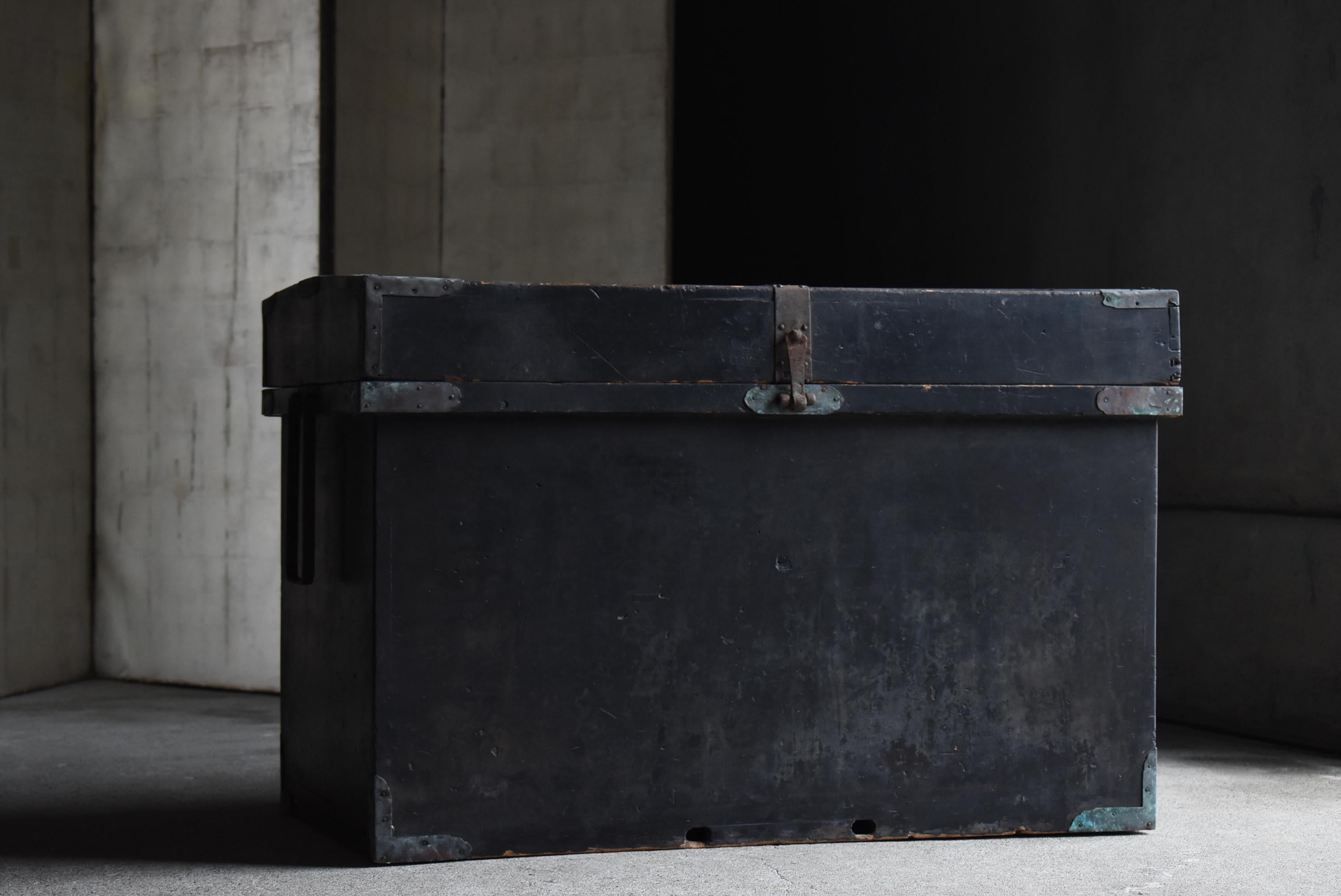 Meiji Japanese Antique Black Lacquered Box 1860s-1900s / Tansu Sideboard Wabisabi For Sale