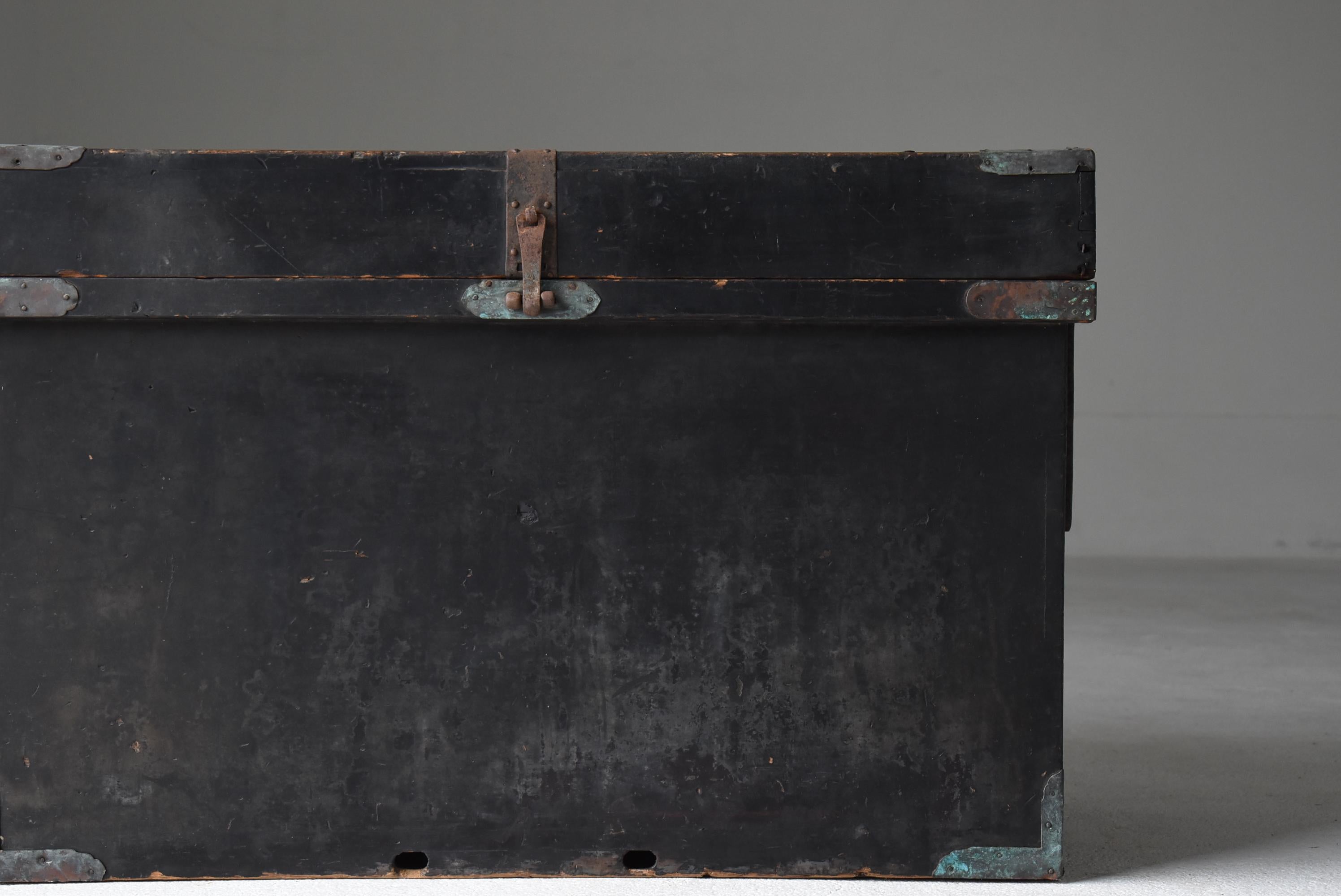 20th Century Japanese Antique Black Lacquered Box 1860s-1900s / Tansu Sideboard Wabisabi For Sale