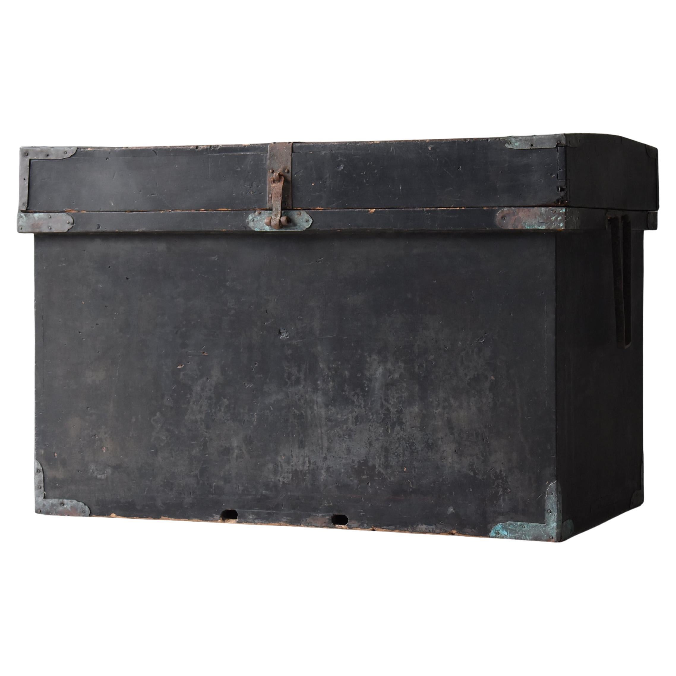 Japanese Antique Black Lacquered Box 1860s-1900s / Tansu Sideboard Wabisabi