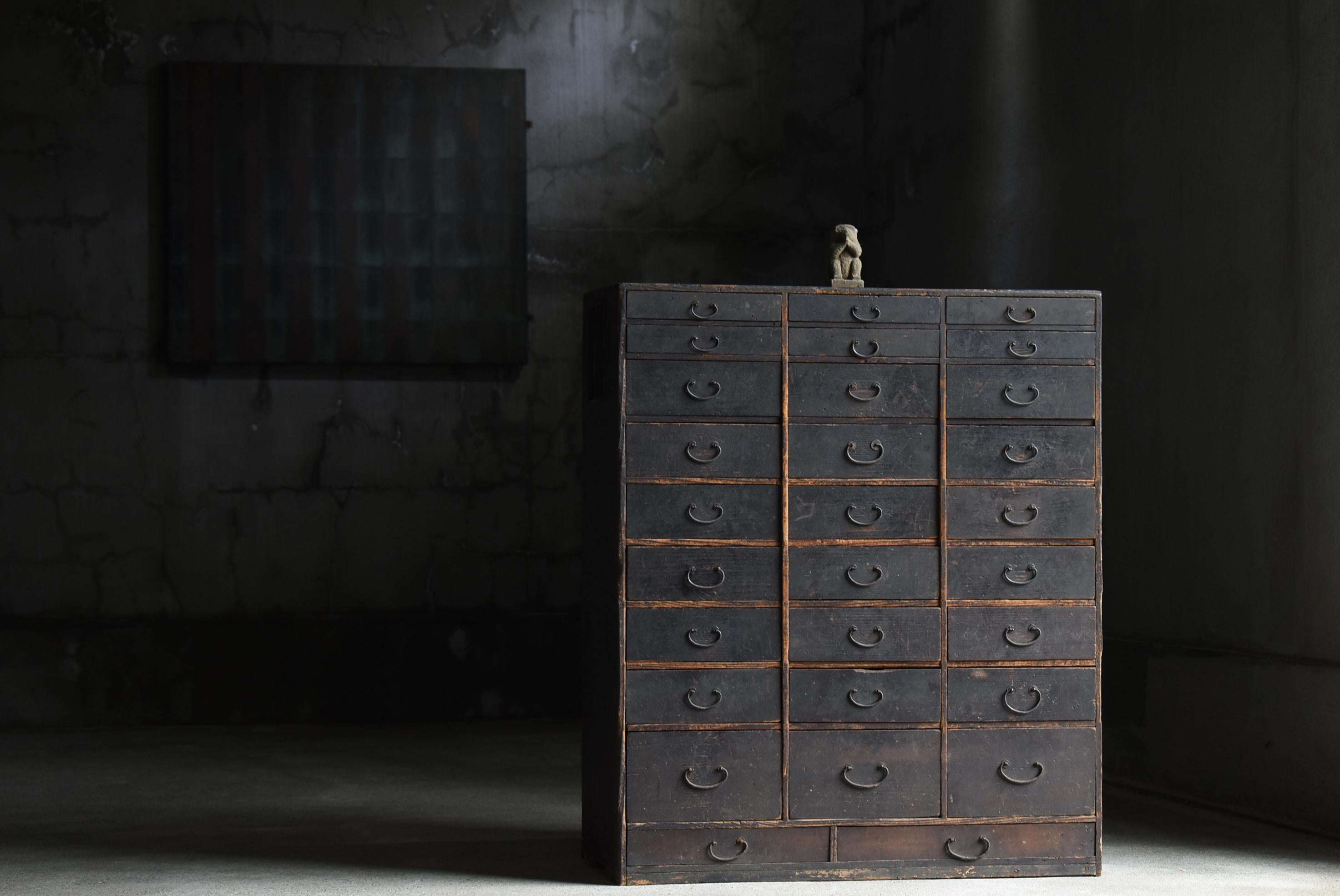 Very old Japanese drawer storage.
The furniture dates from the Meiji period (1860s-1900s).
It is made of cedar wood.
The metal fittings on the handles are made of iron.

The design is uniquely Japanese, rustic and lean.
It is the ultimate in