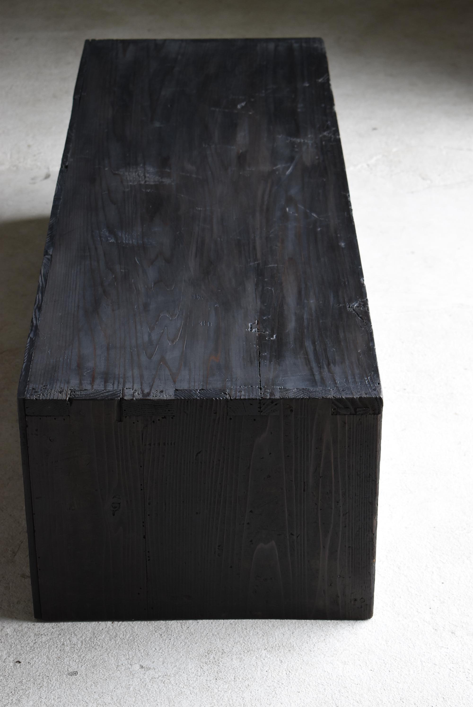 Antikes schwarzes, niedriges japanisches Sideboard aus den 1860er-1900er Jahren / Tansu-Schrank Wabi Sabi 4